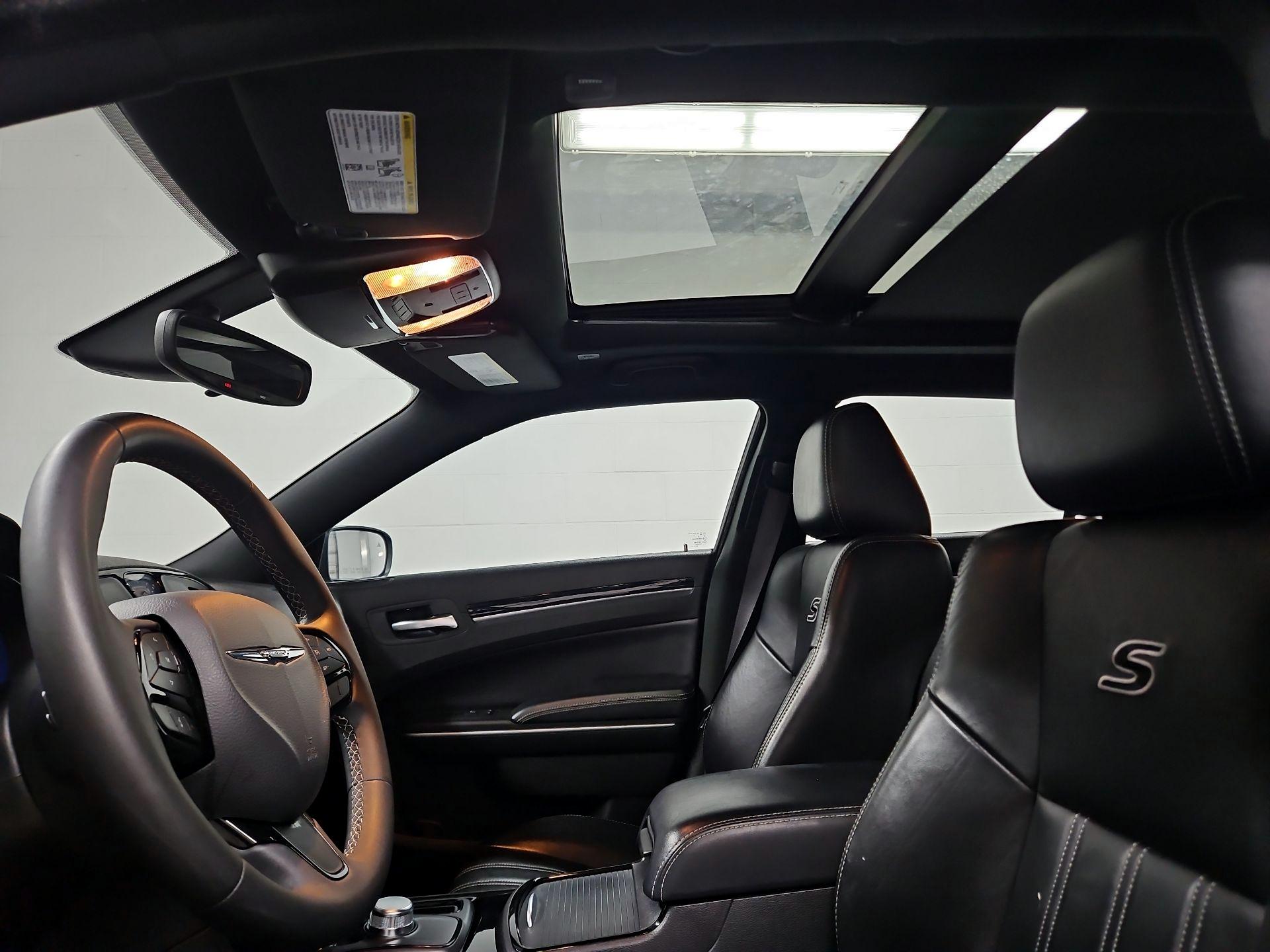 Thumbnail: 2023 Chrysler 300 - 20