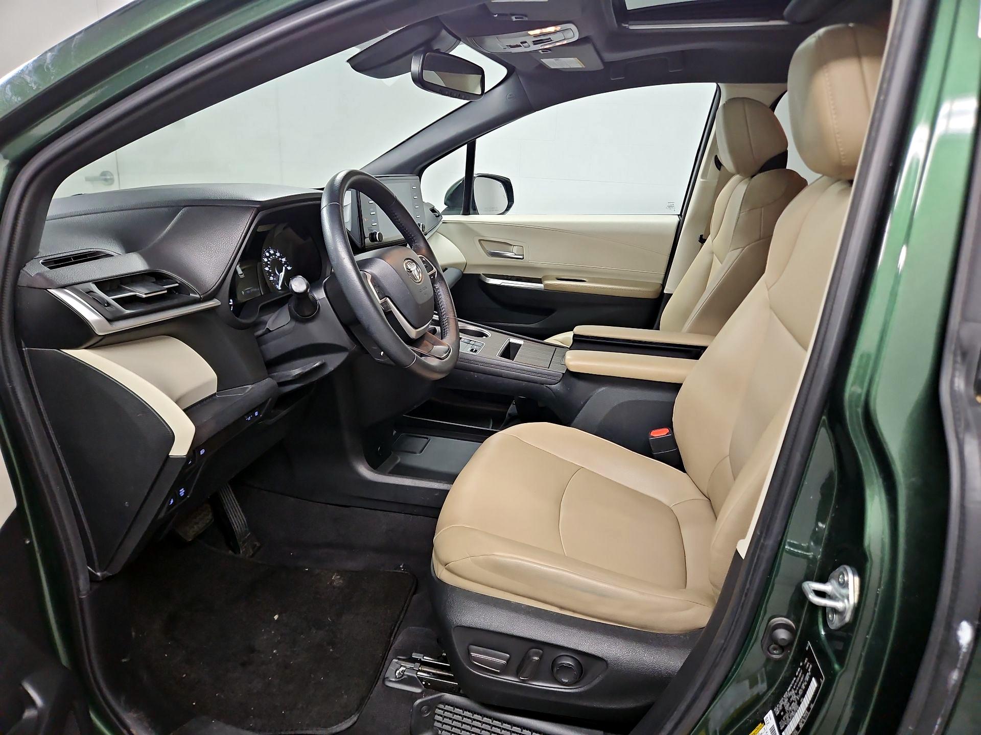 Thumbnail: 2022 Toyota Sienna - 11