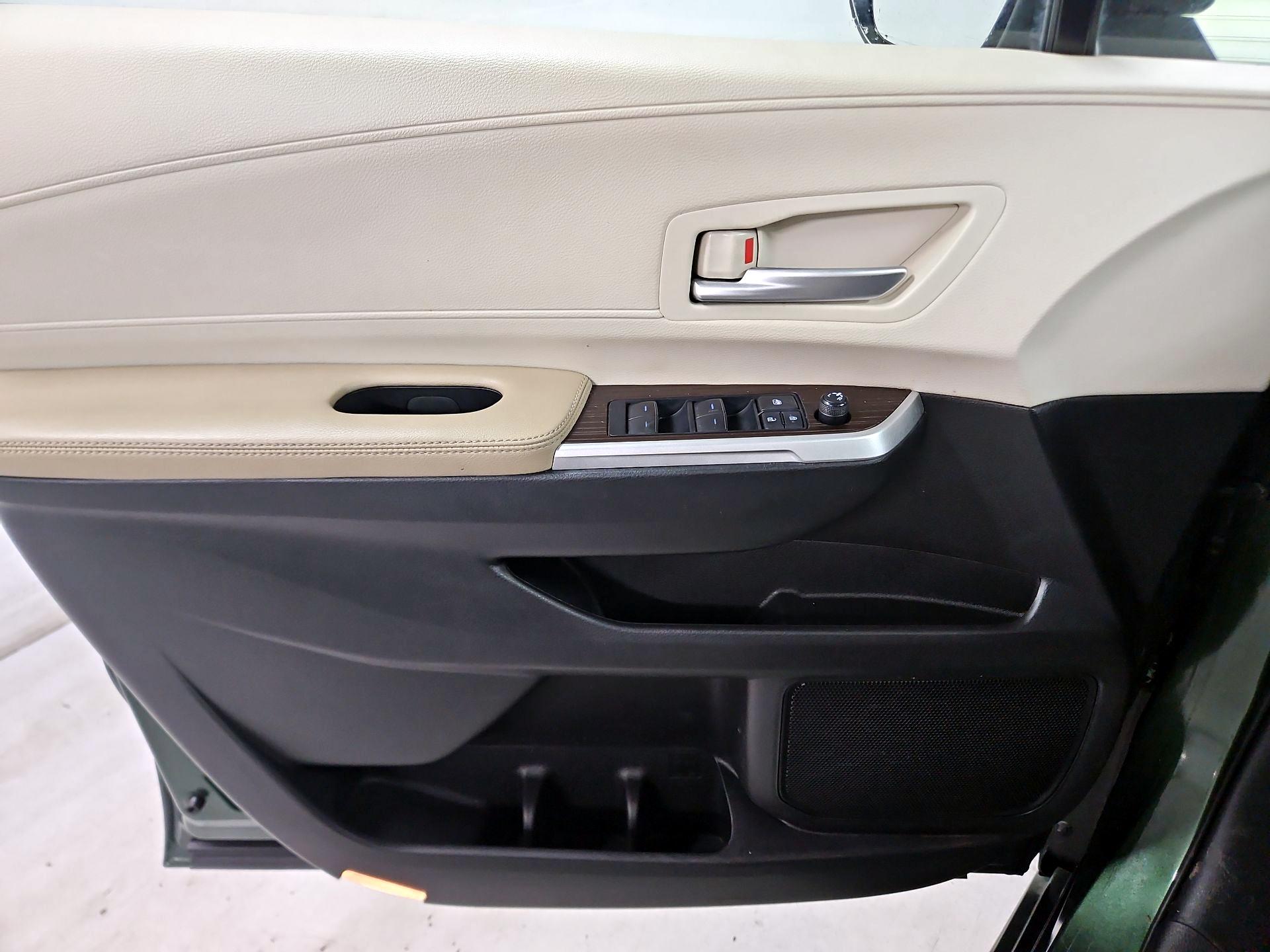 Thumbnail: 2022 Toyota Sienna - 12