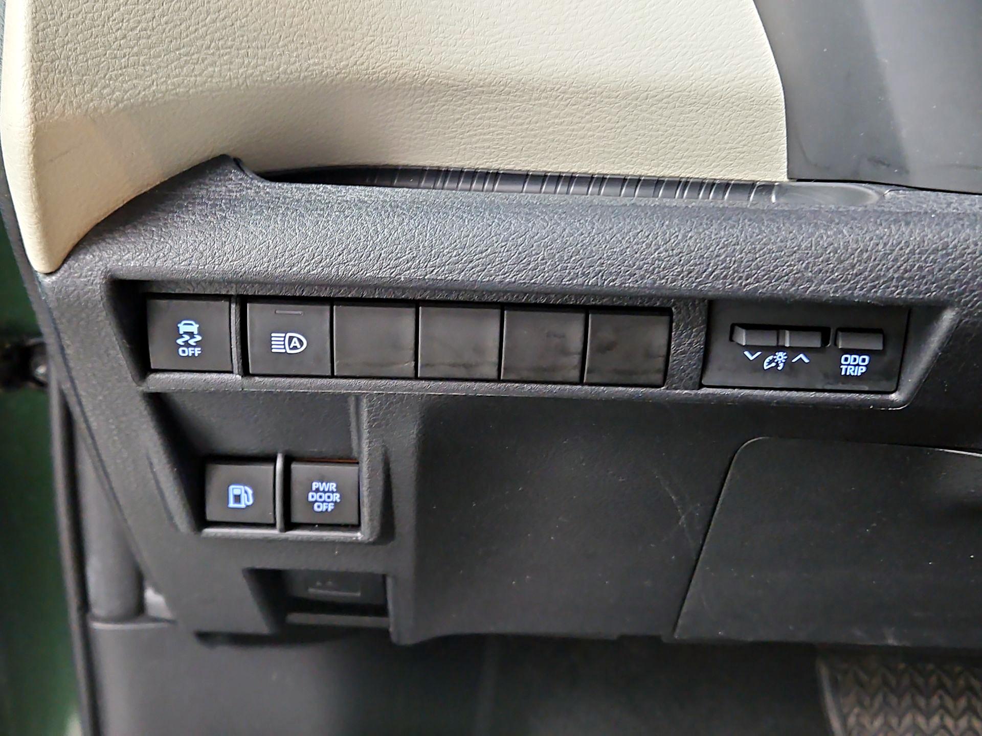 Thumbnail: 2022 Toyota Sienna - 13