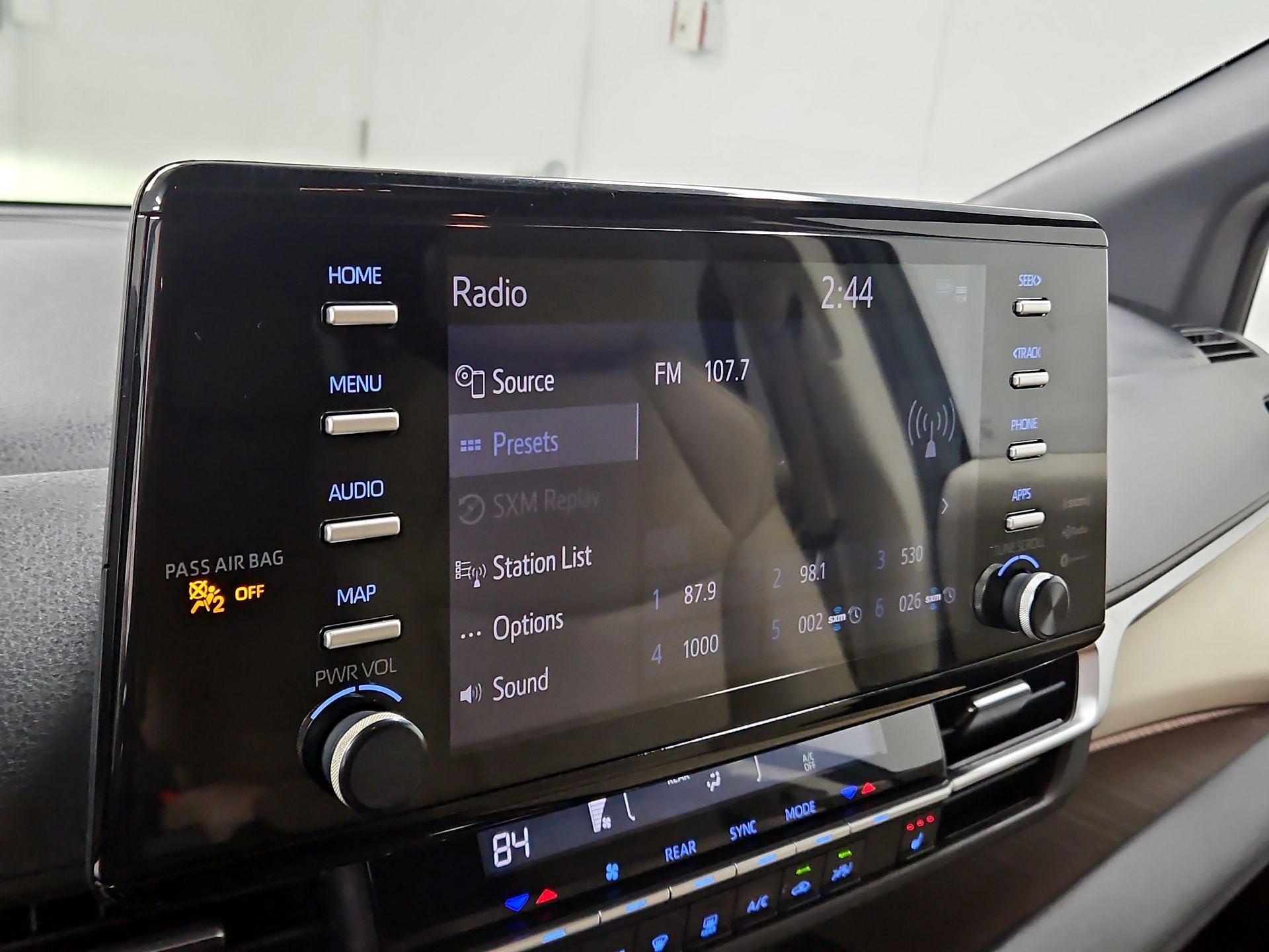 Thumbnail: 2022 Toyota Sienna - 15