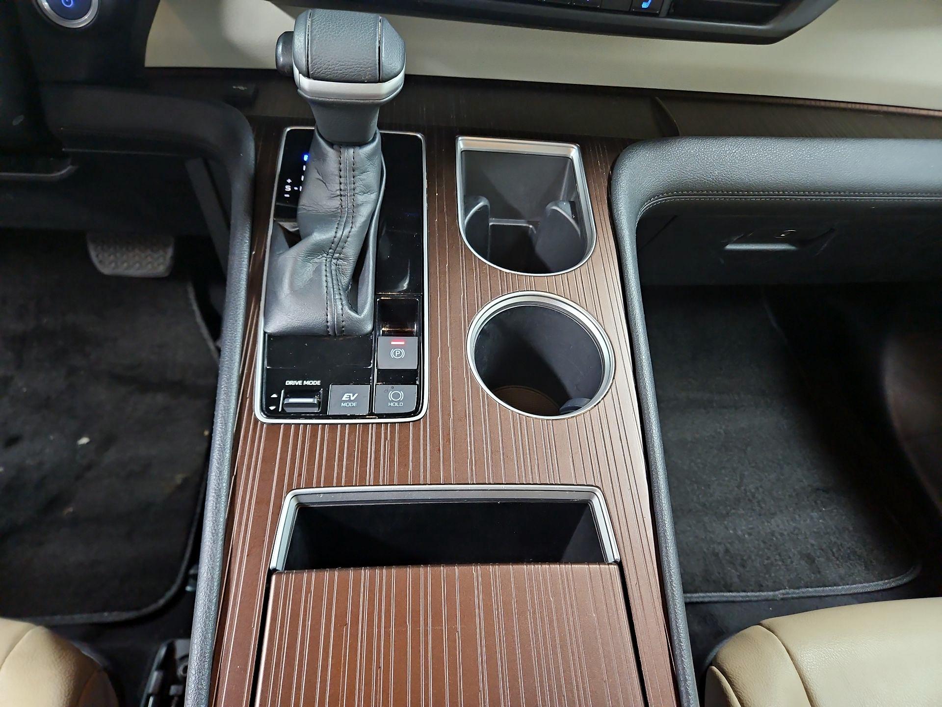 Thumbnail: 2022 Toyota Sienna - 17