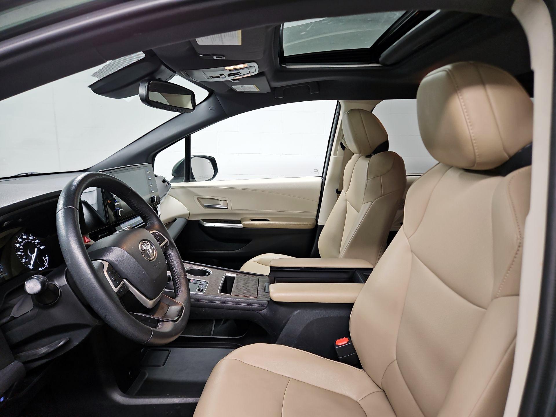 Thumbnail: 2022 Toyota Sienna - 19