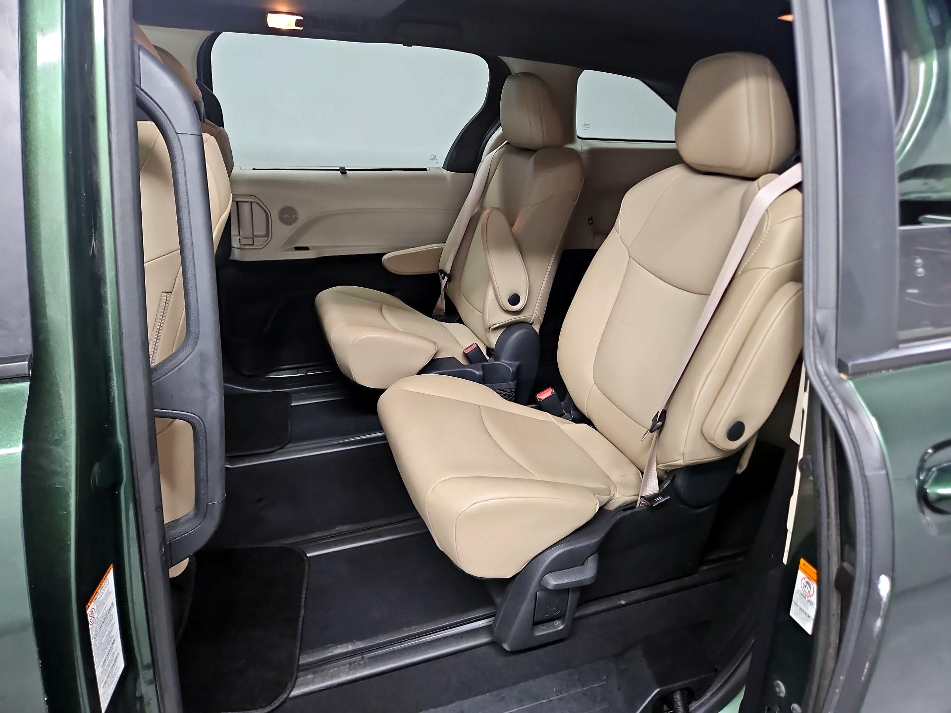 Thumbnail: 2022 Toyota Sienna - 20