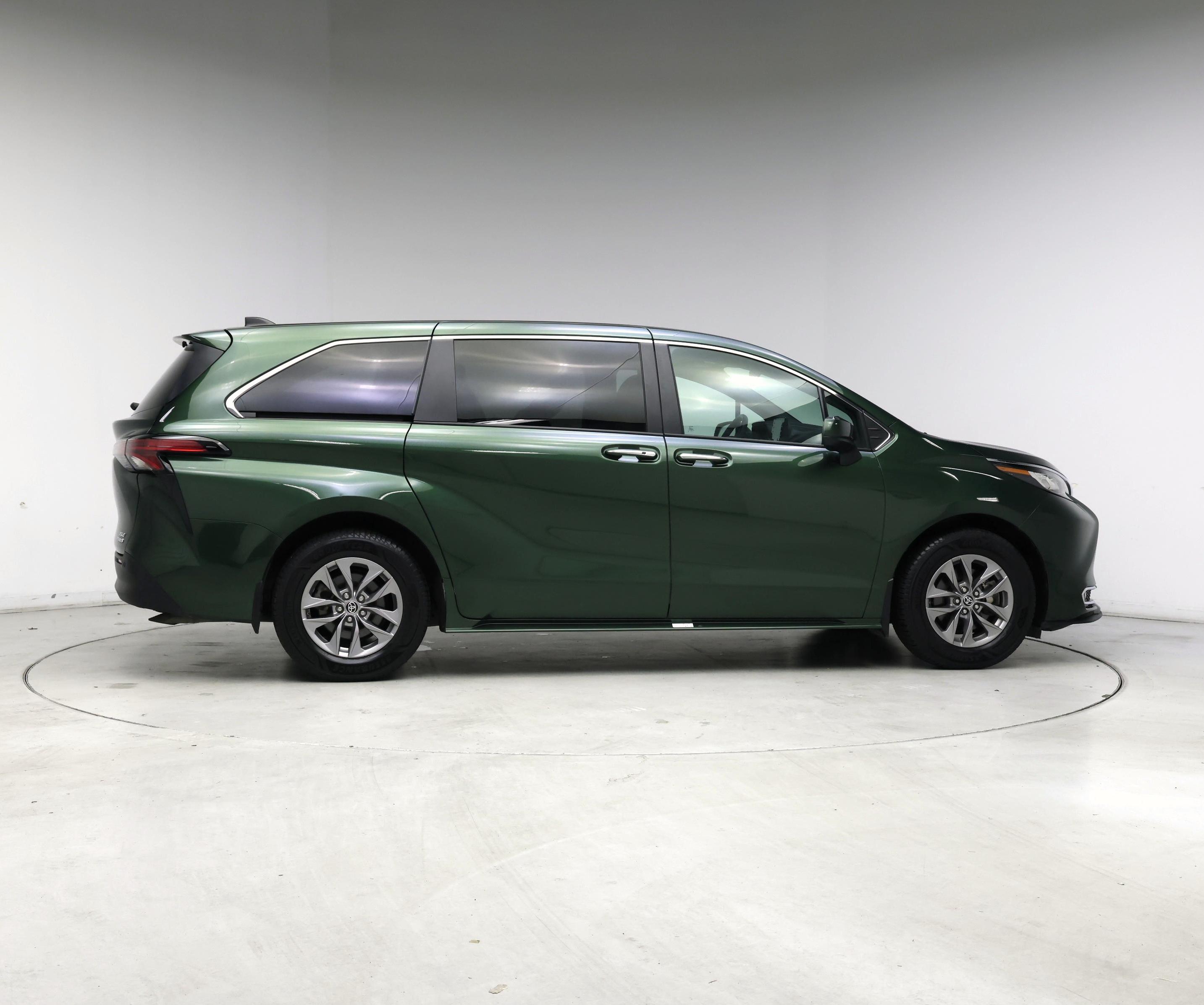 Thumbnail: 2022 Toyota Sienna - 7