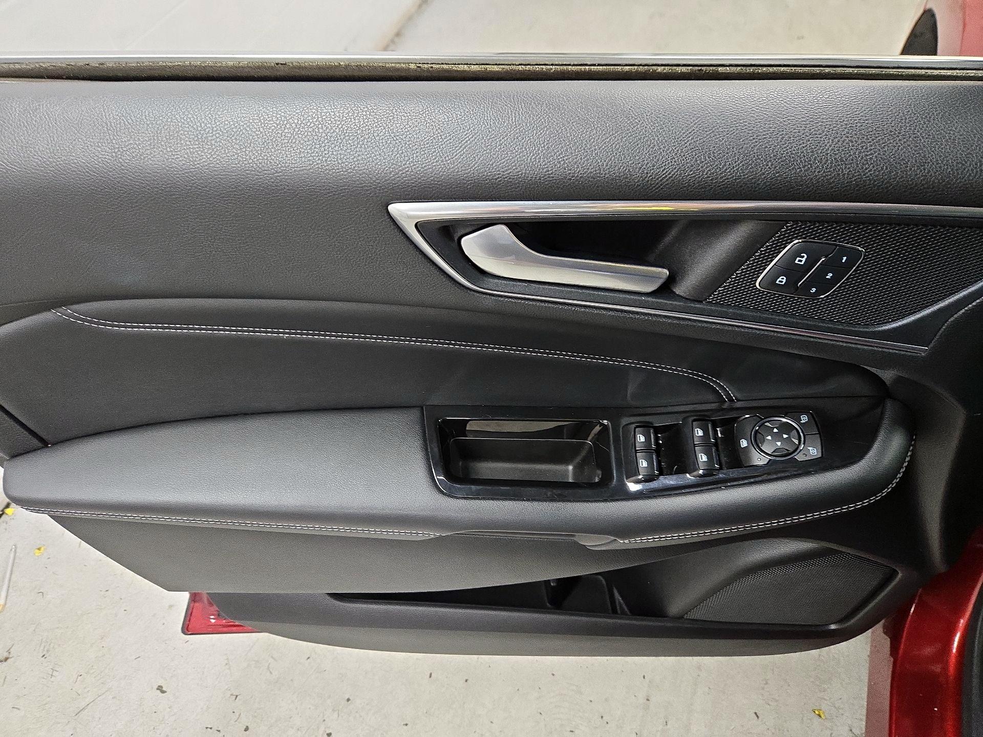 Thumbnail: 2018 Ford Edge - 12