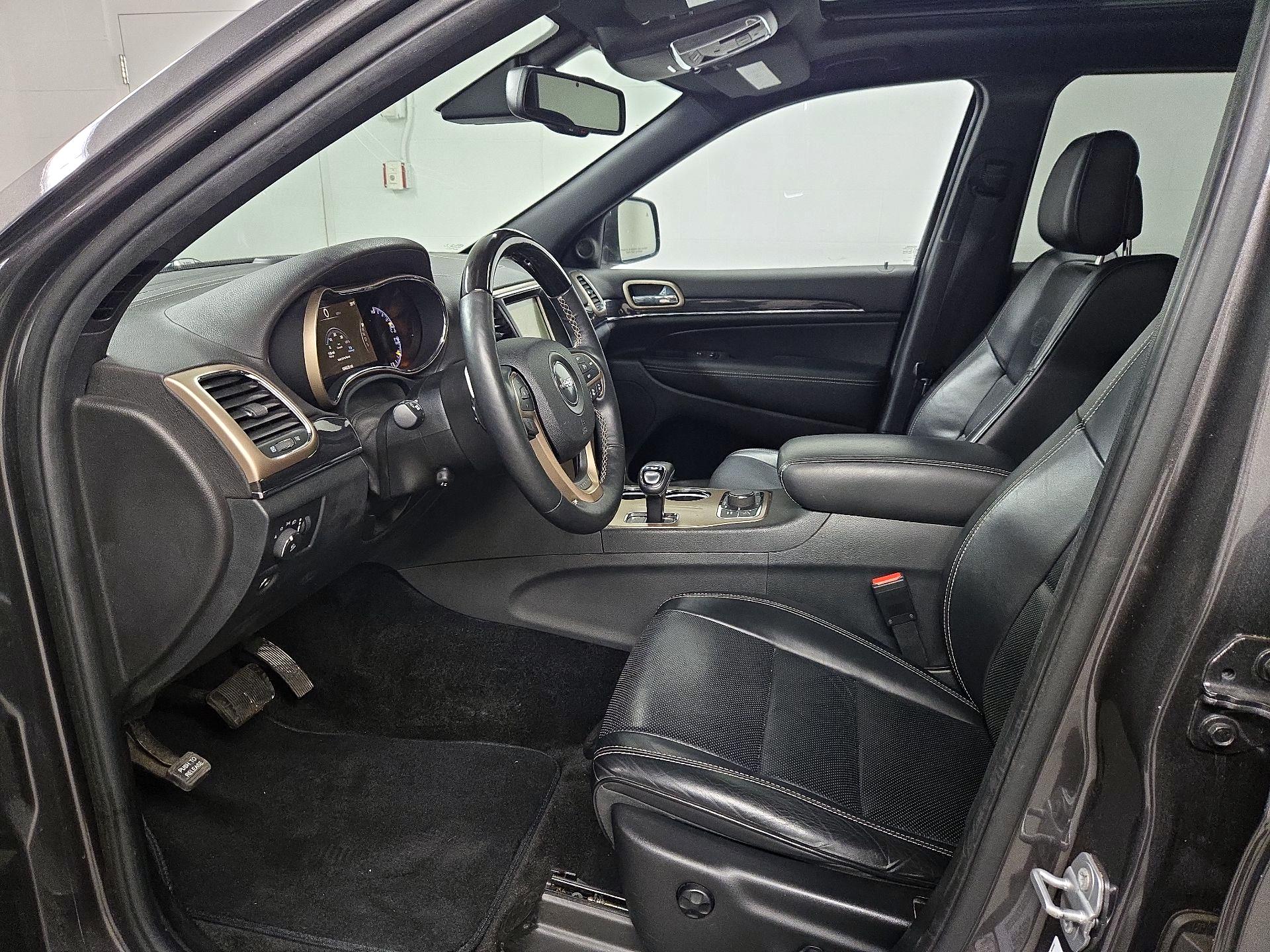 Thumbnail: 2015 Jeep Grand Cherokee - 11