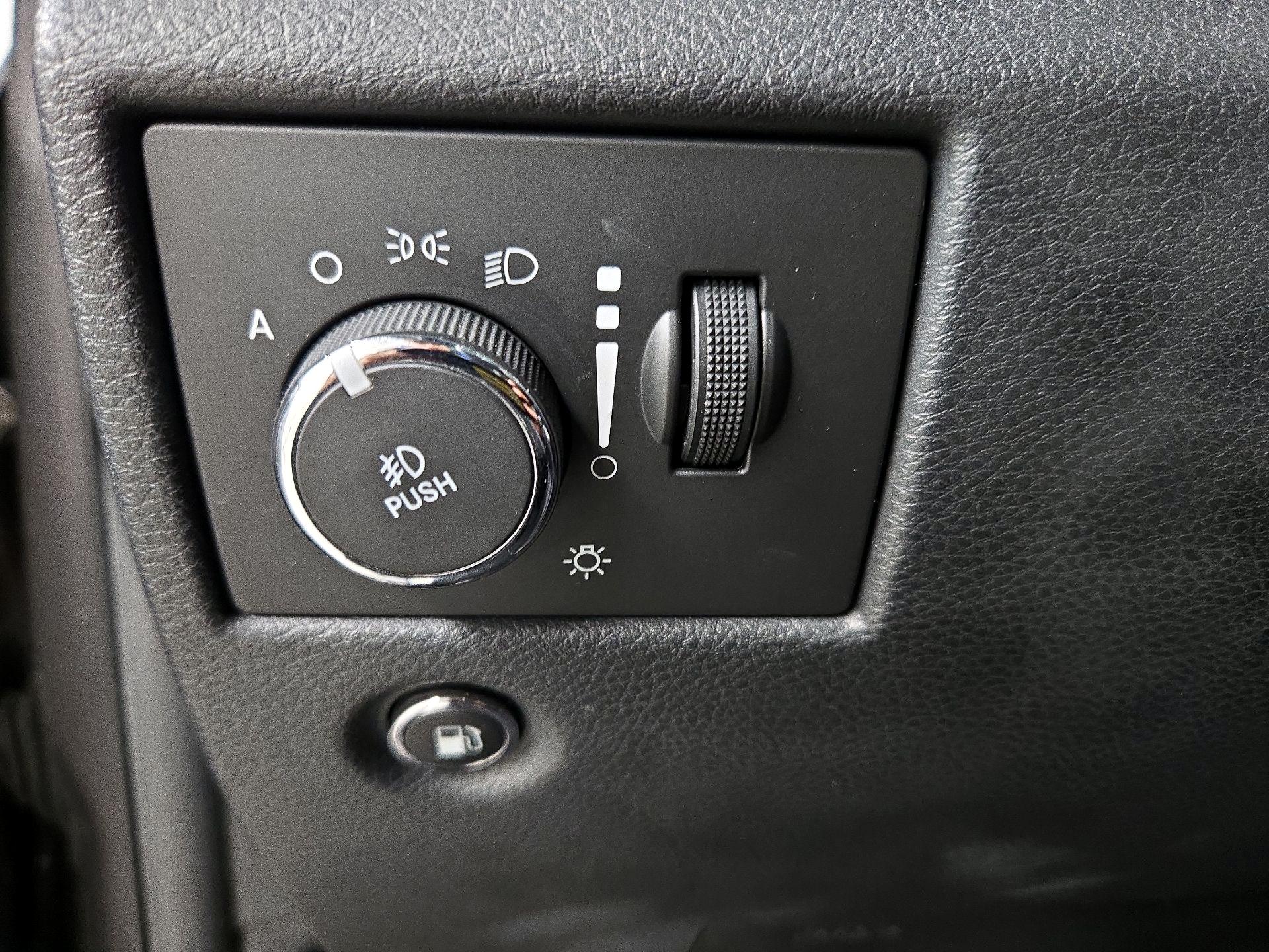 Thumbnail: 2015 Jeep Grand Cherokee - 13