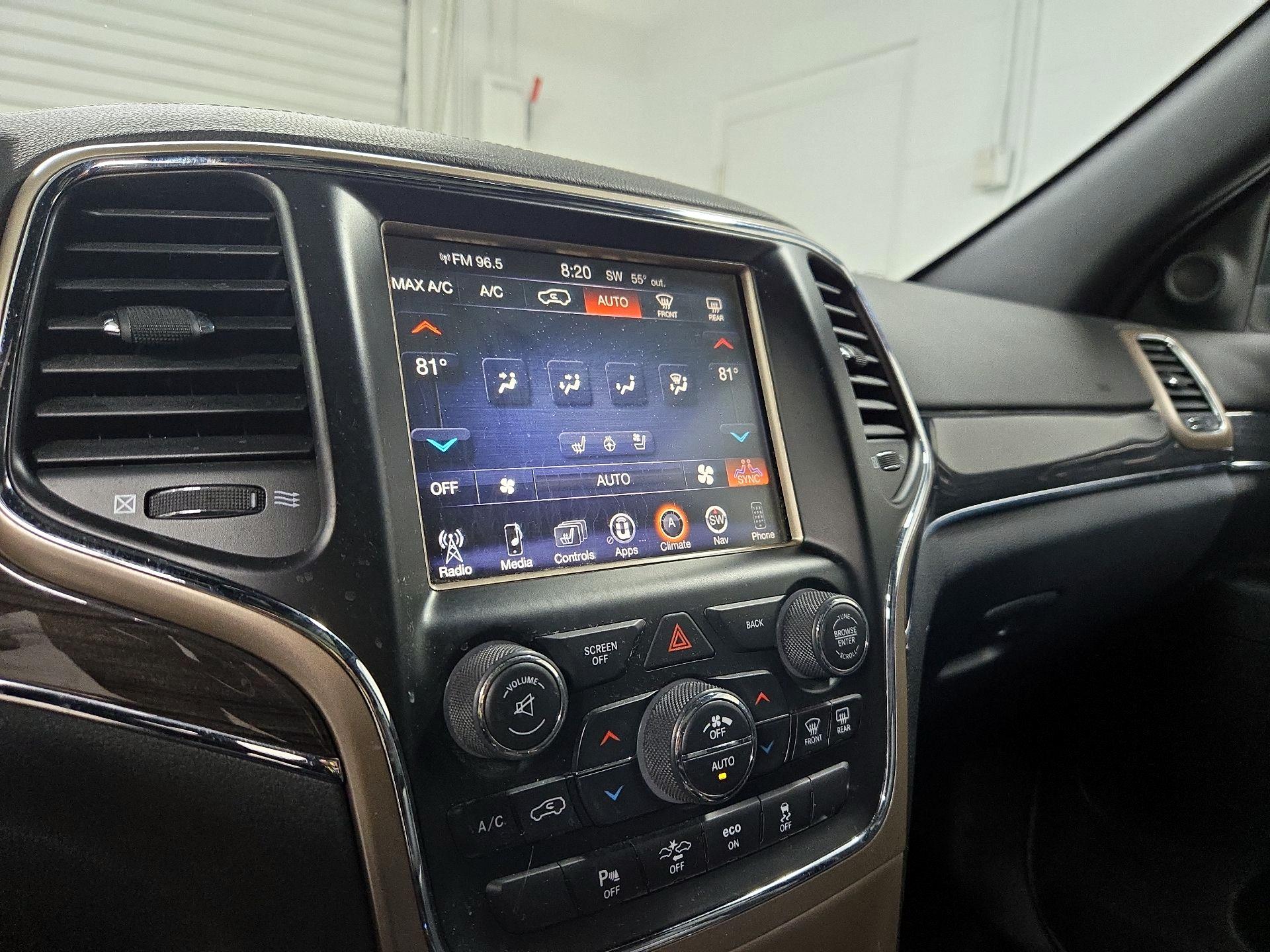 Thumbnail: 2015 Jeep Grand Cherokee - 17