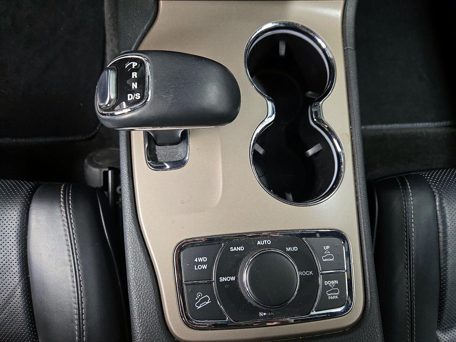 Thumbnail: 2015 Jeep Grand Cherokee - 18