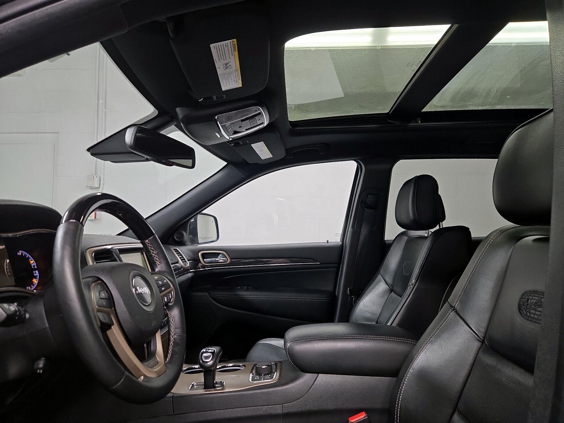 Thumbnail: 2015 Jeep Grand Cherokee - 20