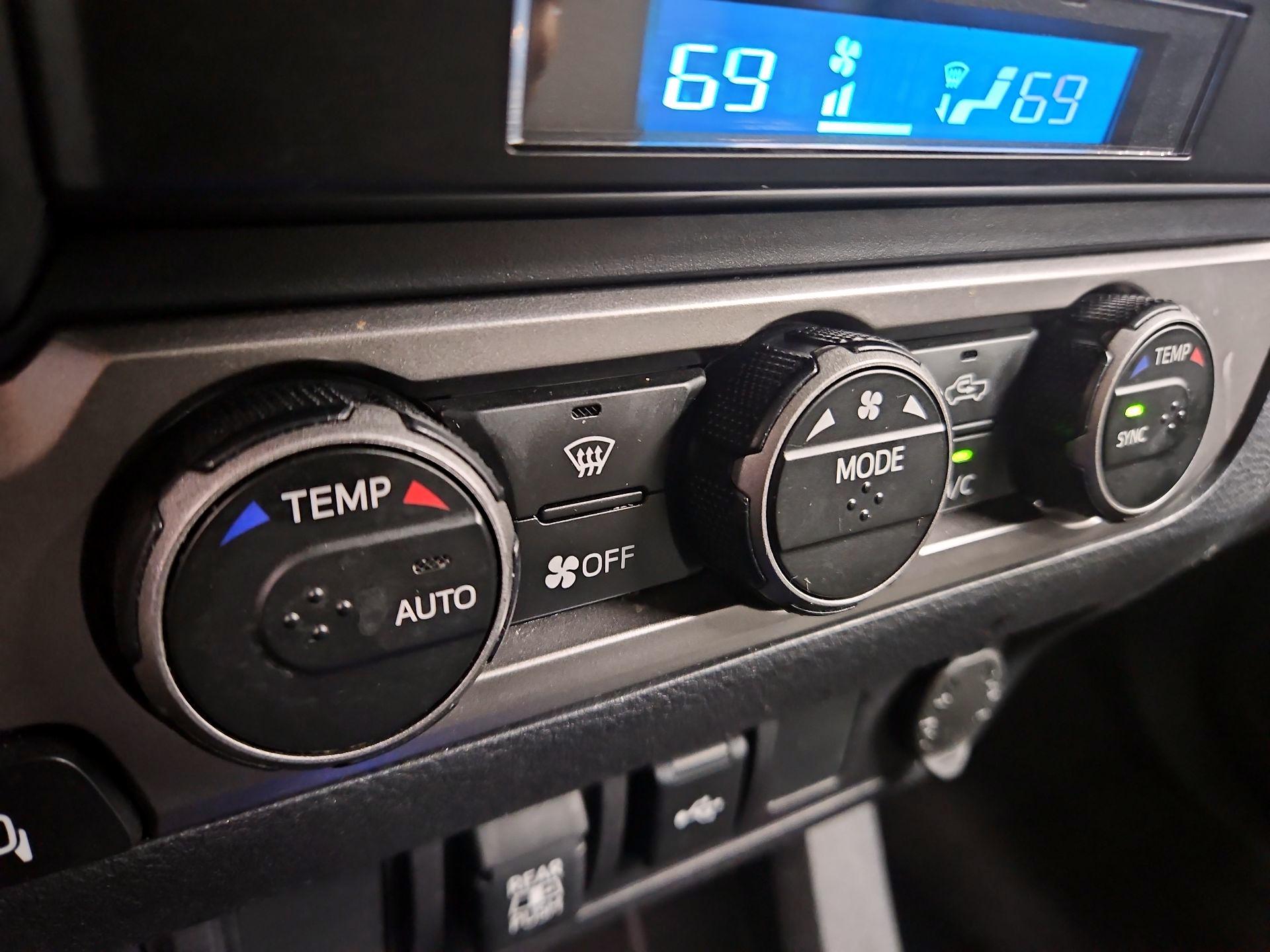 Thumbnail: 2022 Toyota Tacoma - 16