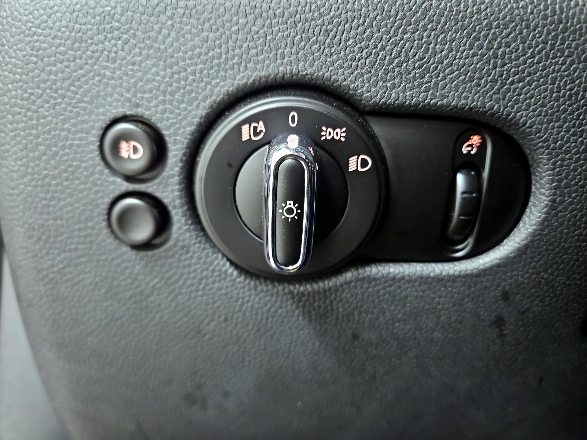 Thumbnail: 2016 MINI Cooper Hardtop - 13