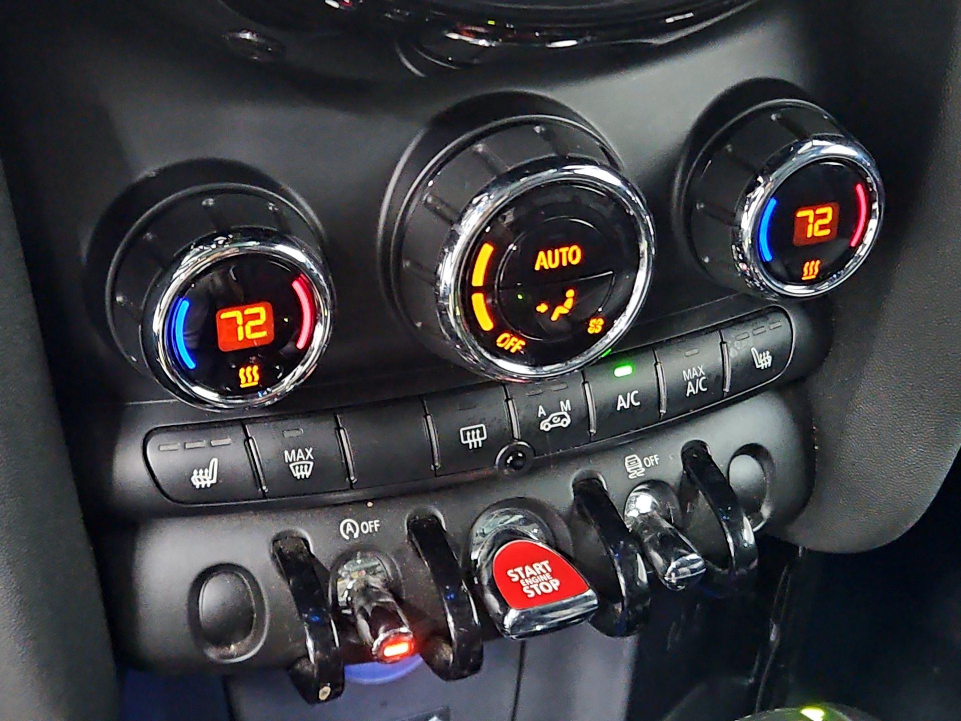 Thumbnail: 2016 MINI Cooper Hardtop - 15