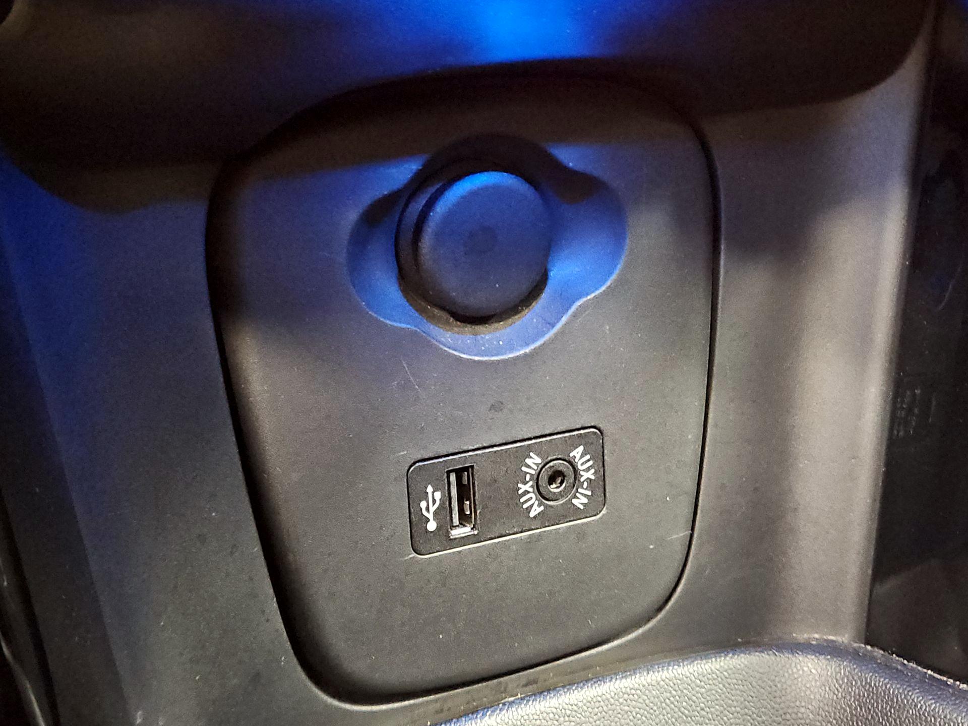 Thumbnail: 2016 MINI Cooper Hardtop - 17