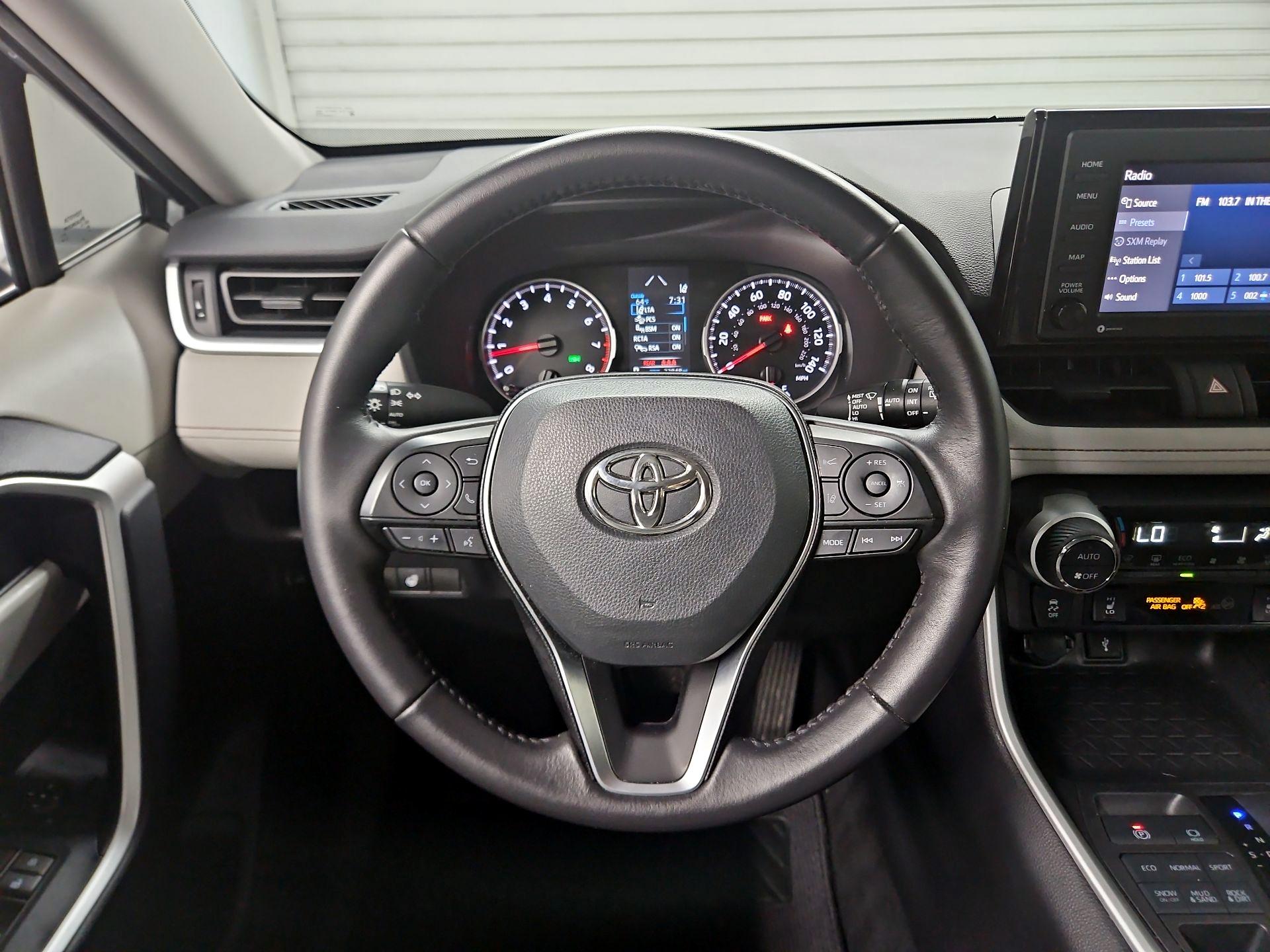 Thumbnail: 2022 Toyota RAV4 - 10