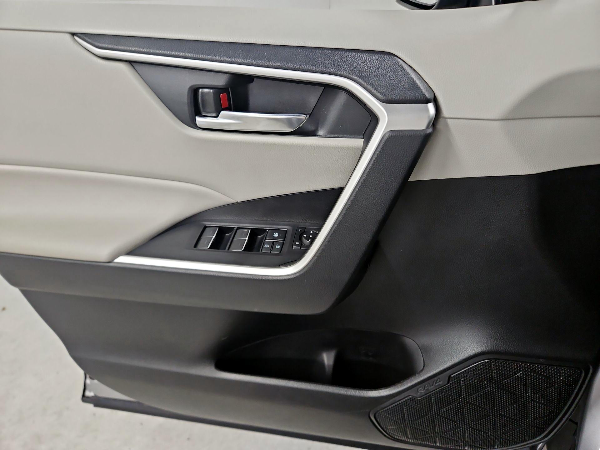 Thumbnail: 2022 Toyota RAV4 - 12