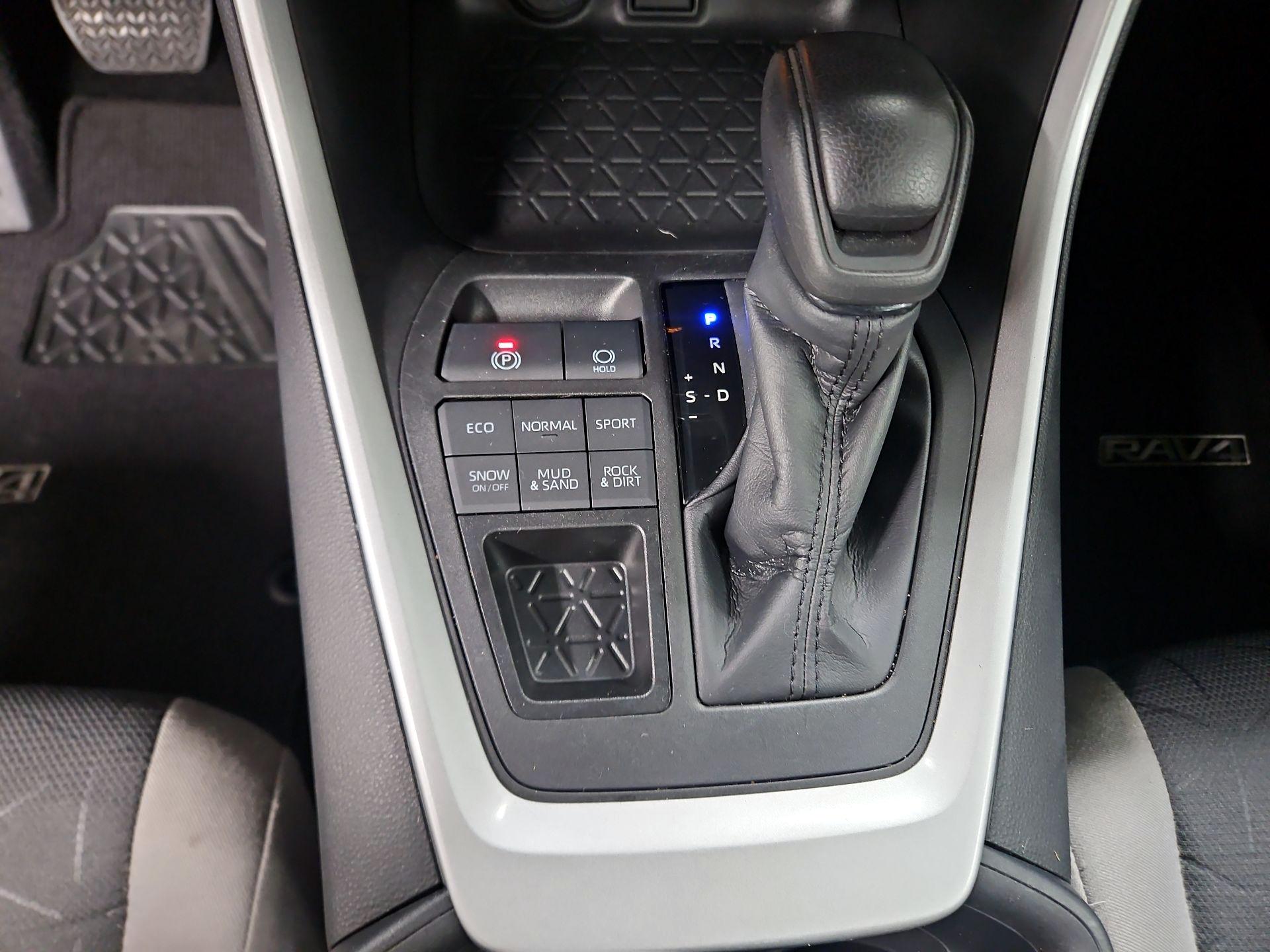 Thumbnail: 2022 Toyota RAV4 - 17