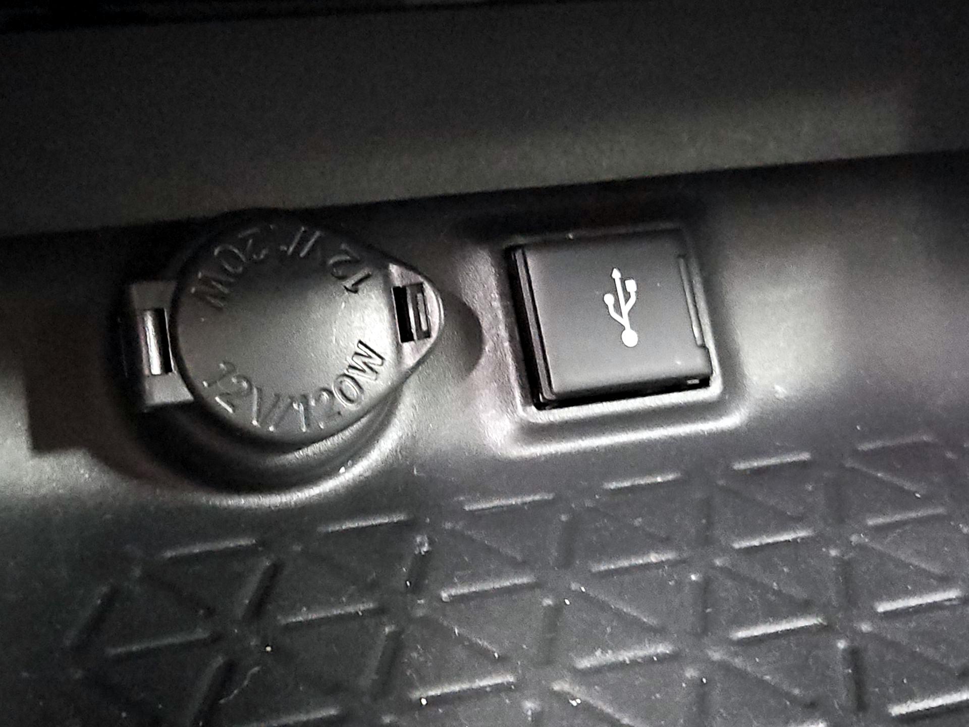 Thumbnail: 2022 Toyota RAV4 - 18