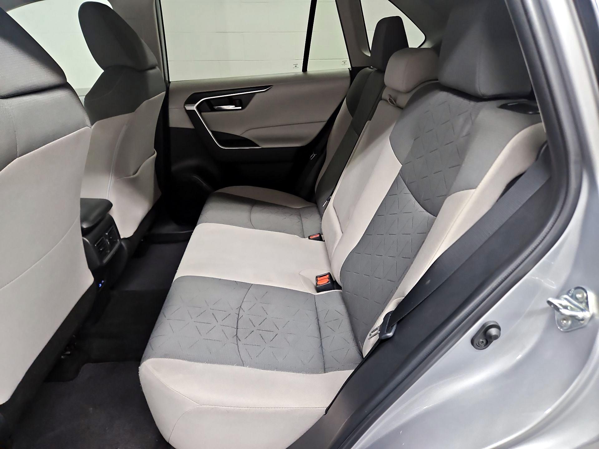 Thumbnail: 2022 Toyota RAV4 - 19