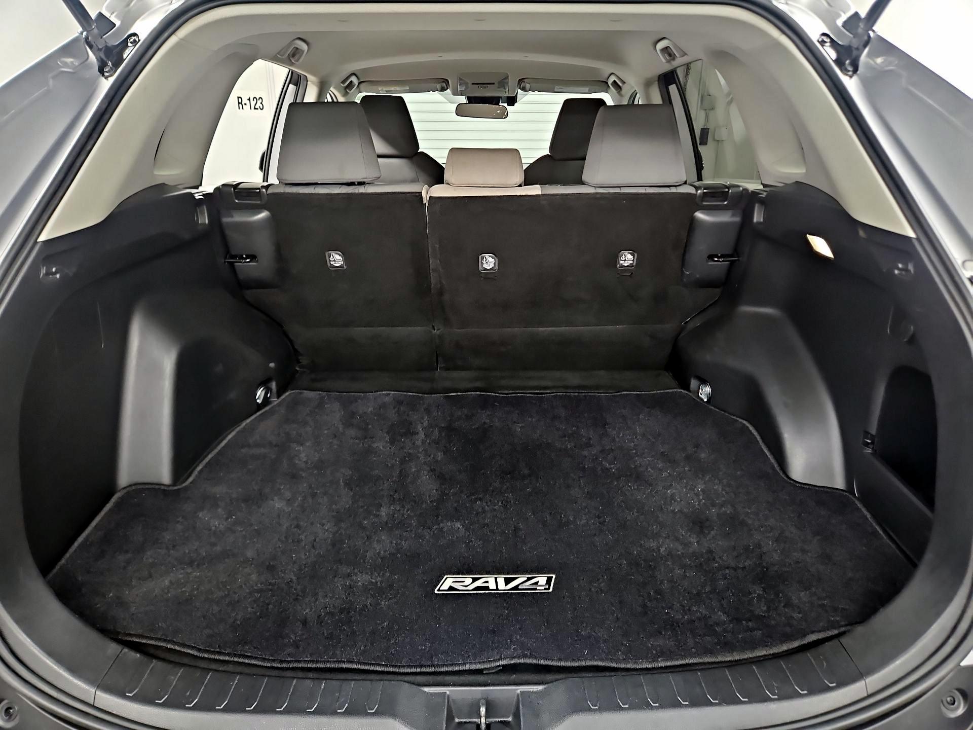 Thumbnail: 2022 Toyota RAV4 - 20