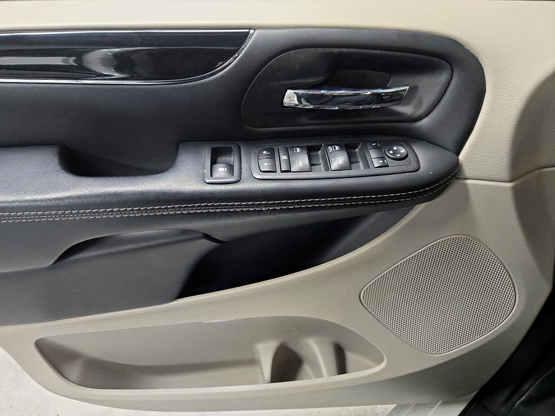 Thumbnail: 2018 Dodge Grand Caravan - 12