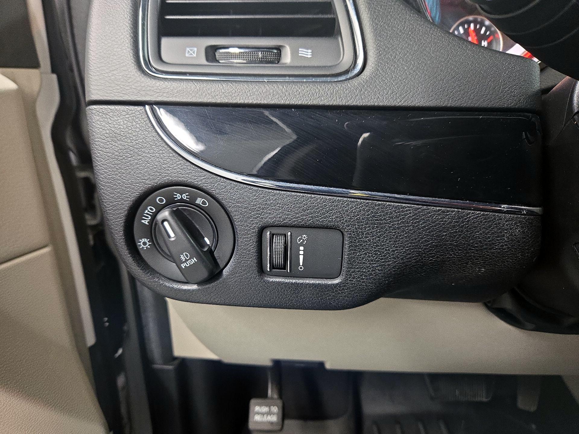 Thumbnail: 2018 Dodge Grand Caravan - 13