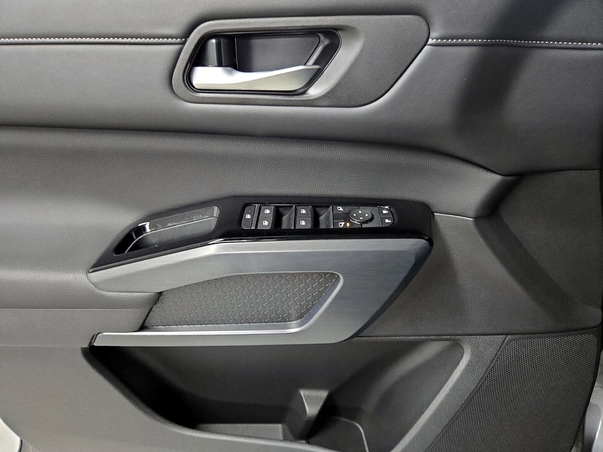 Thumbnail: 2024 Nissan Pathfinder - 12