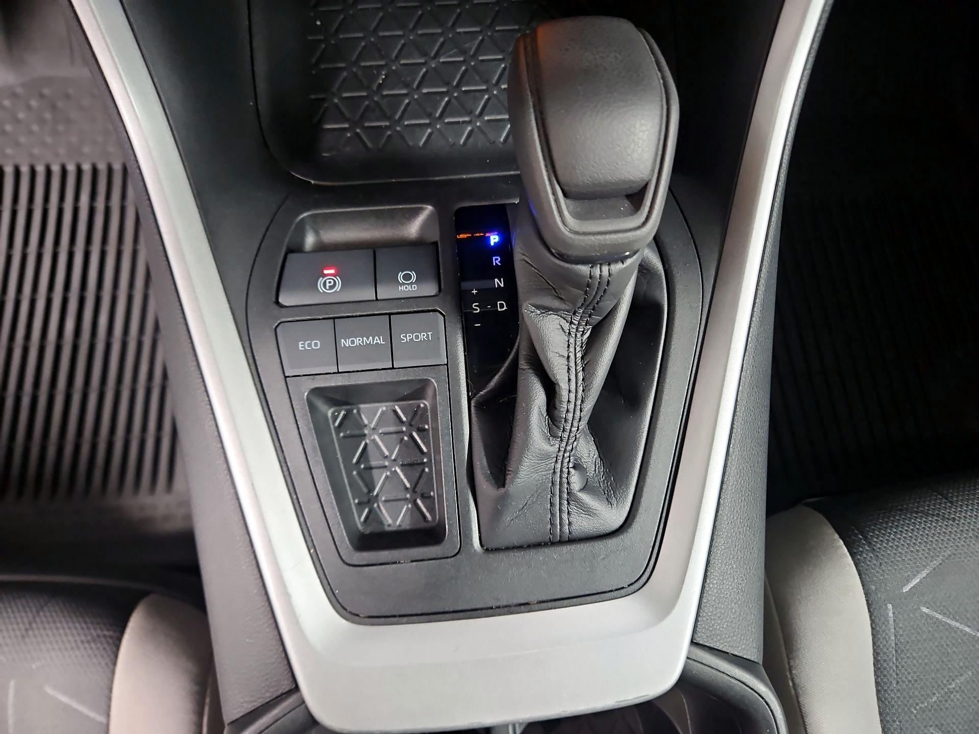 Thumbnail: 2023 Toyota RAV4 - 17