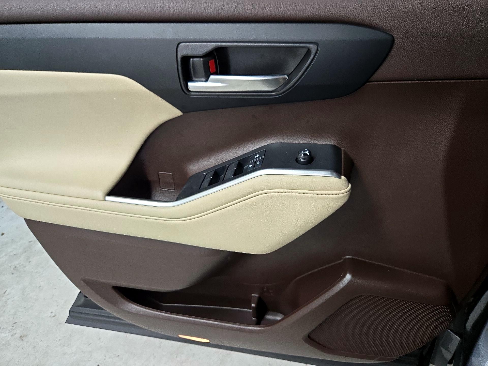 Thumbnail: 2021 Toyota Highlander - 12