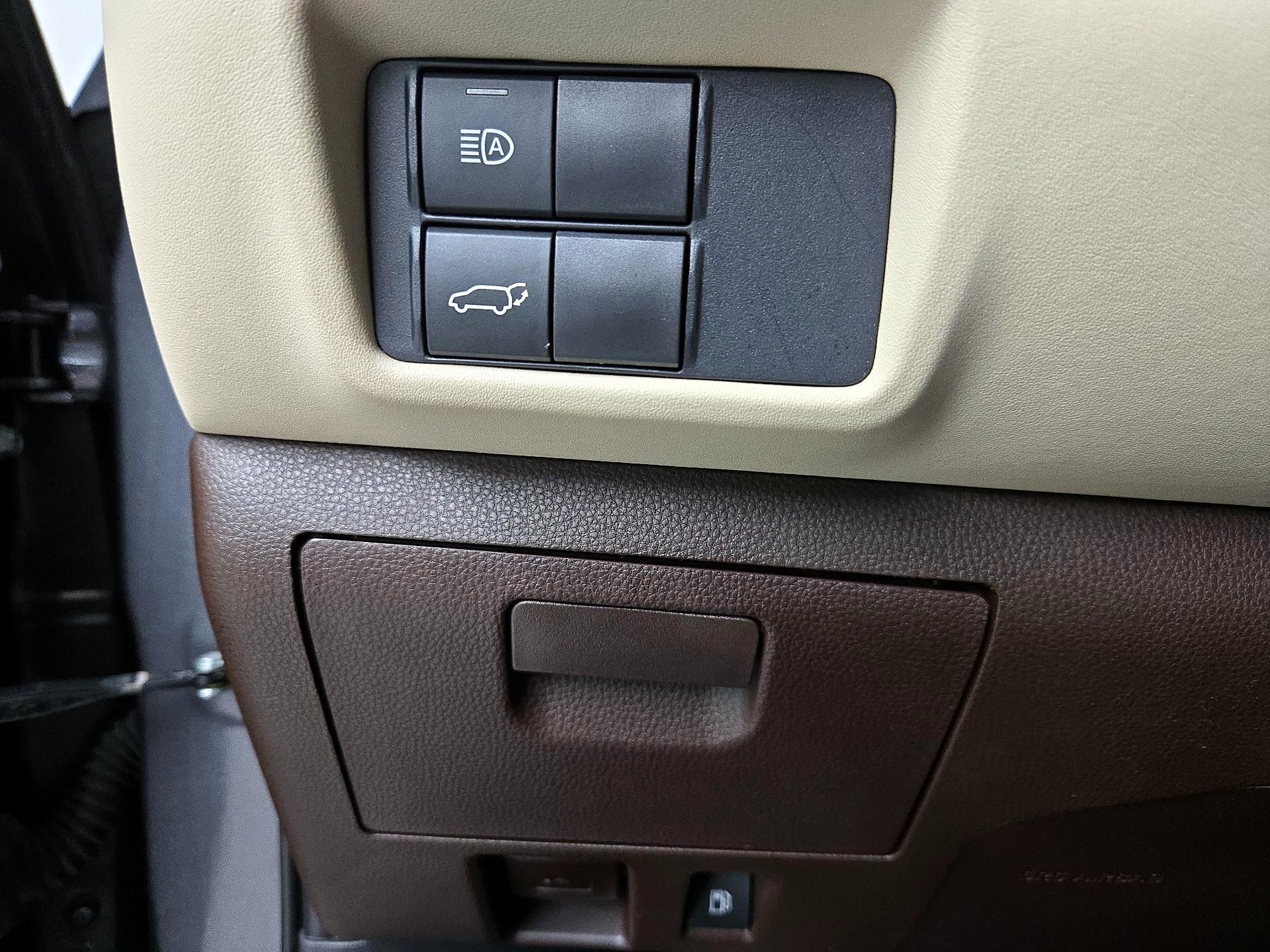 Thumbnail: 2021 Toyota Highlander - 13