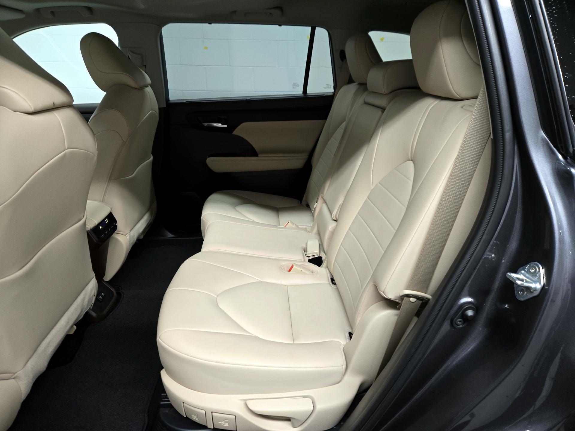 Thumbnail: 2021 Toyota Highlander - 20