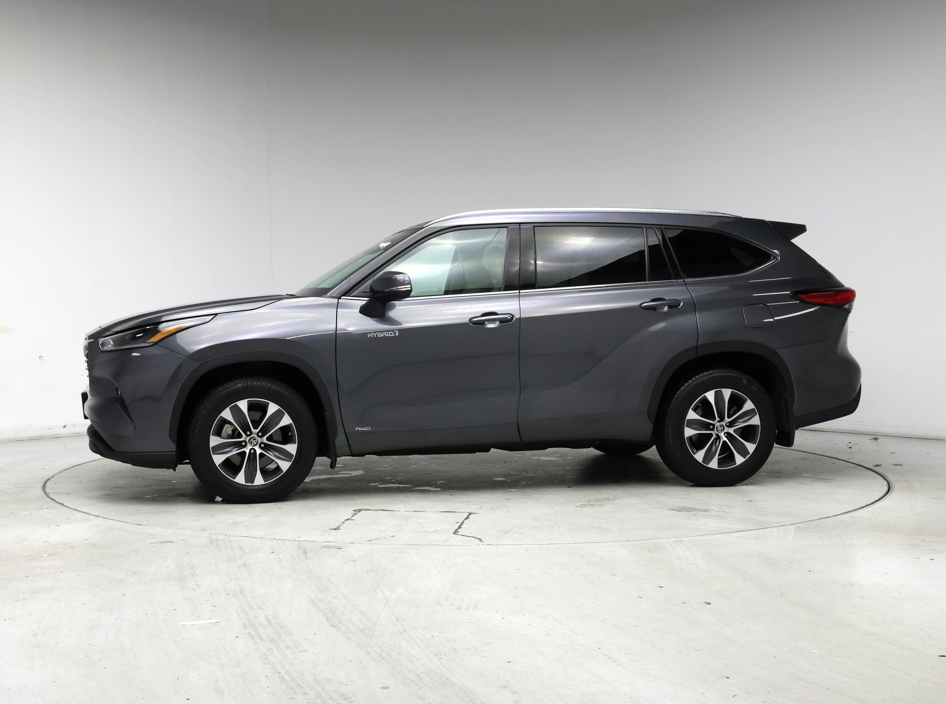 Thumbnail: 2021 Toyota Highlander - 3