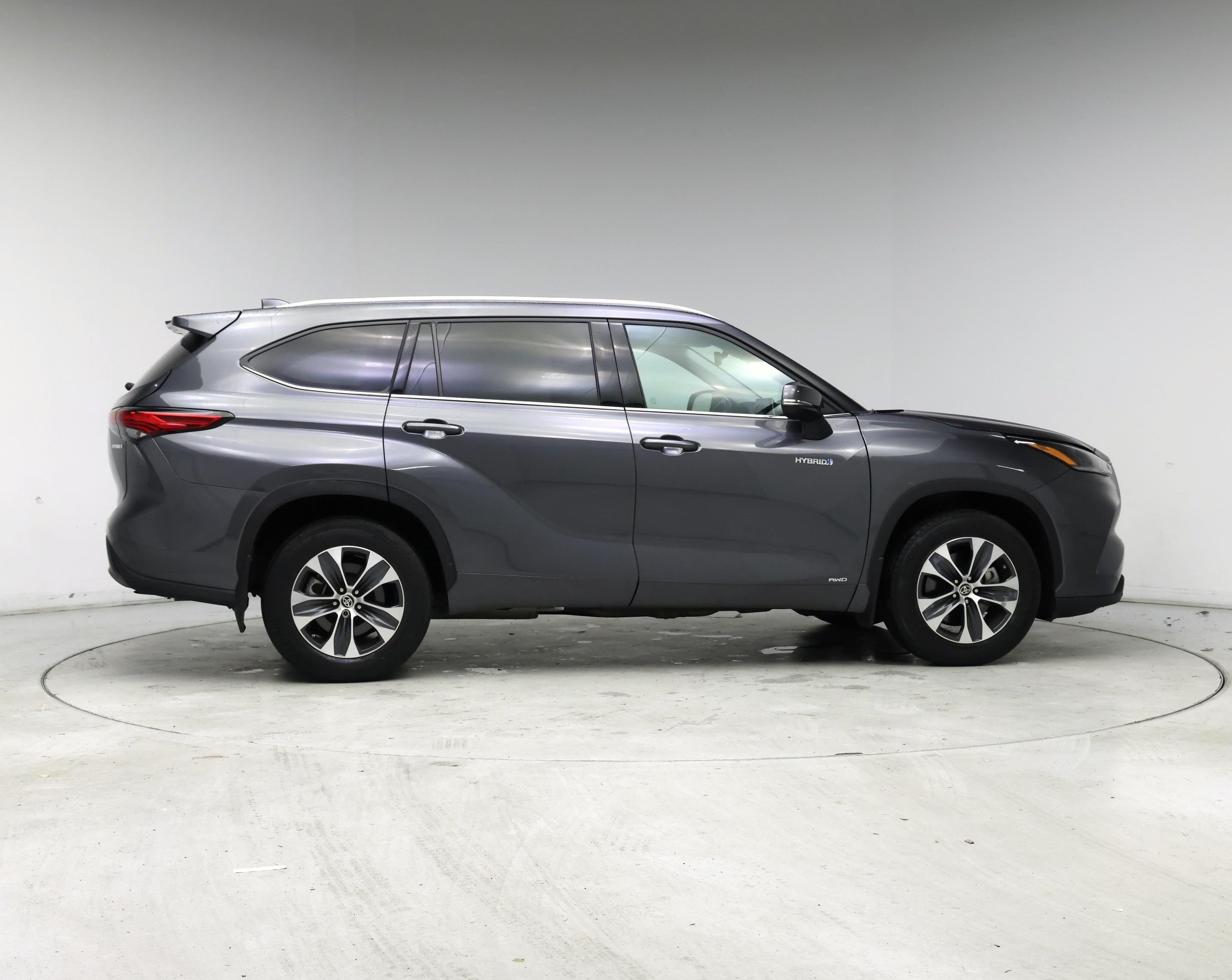 Thumbnail: 2021 Toyota Highlander - 7