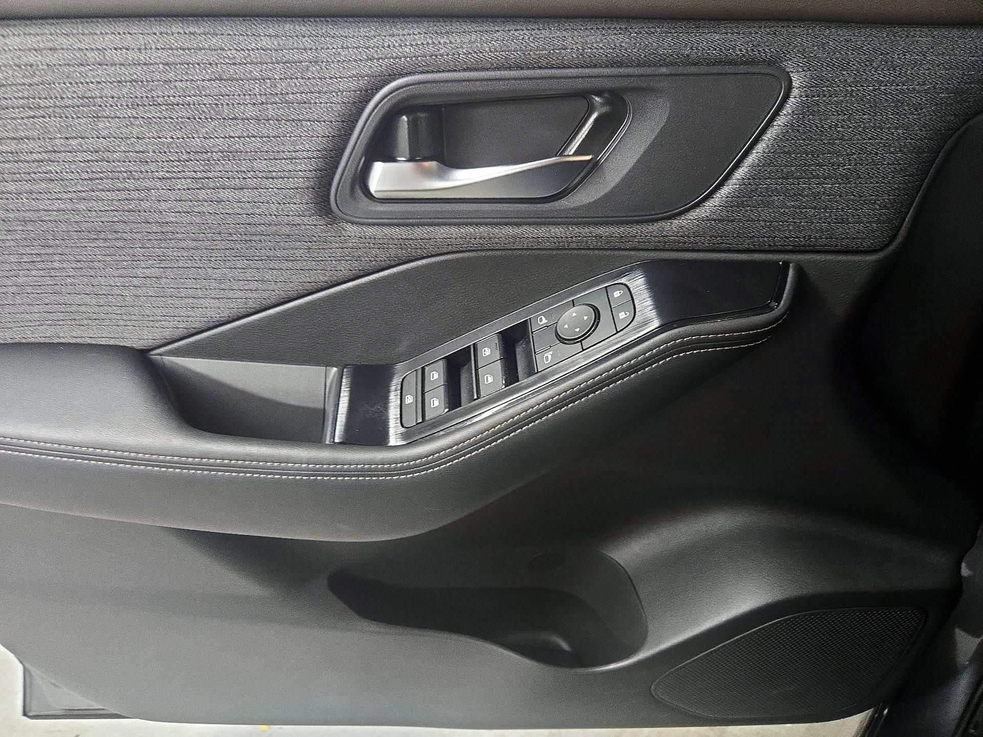 Thumbnail: 2023 Nissan Rogue - 12