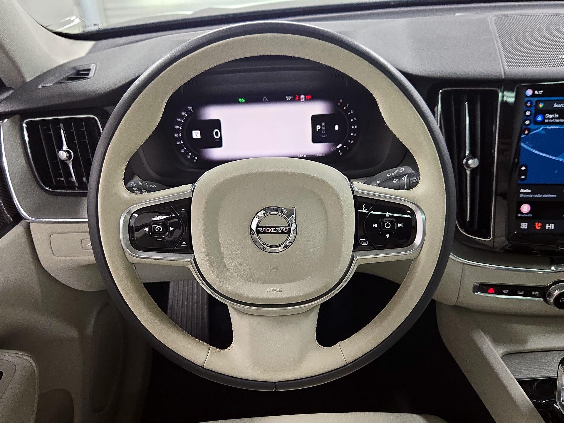 Thumbnail: 2023 Volvo XC60 - 10