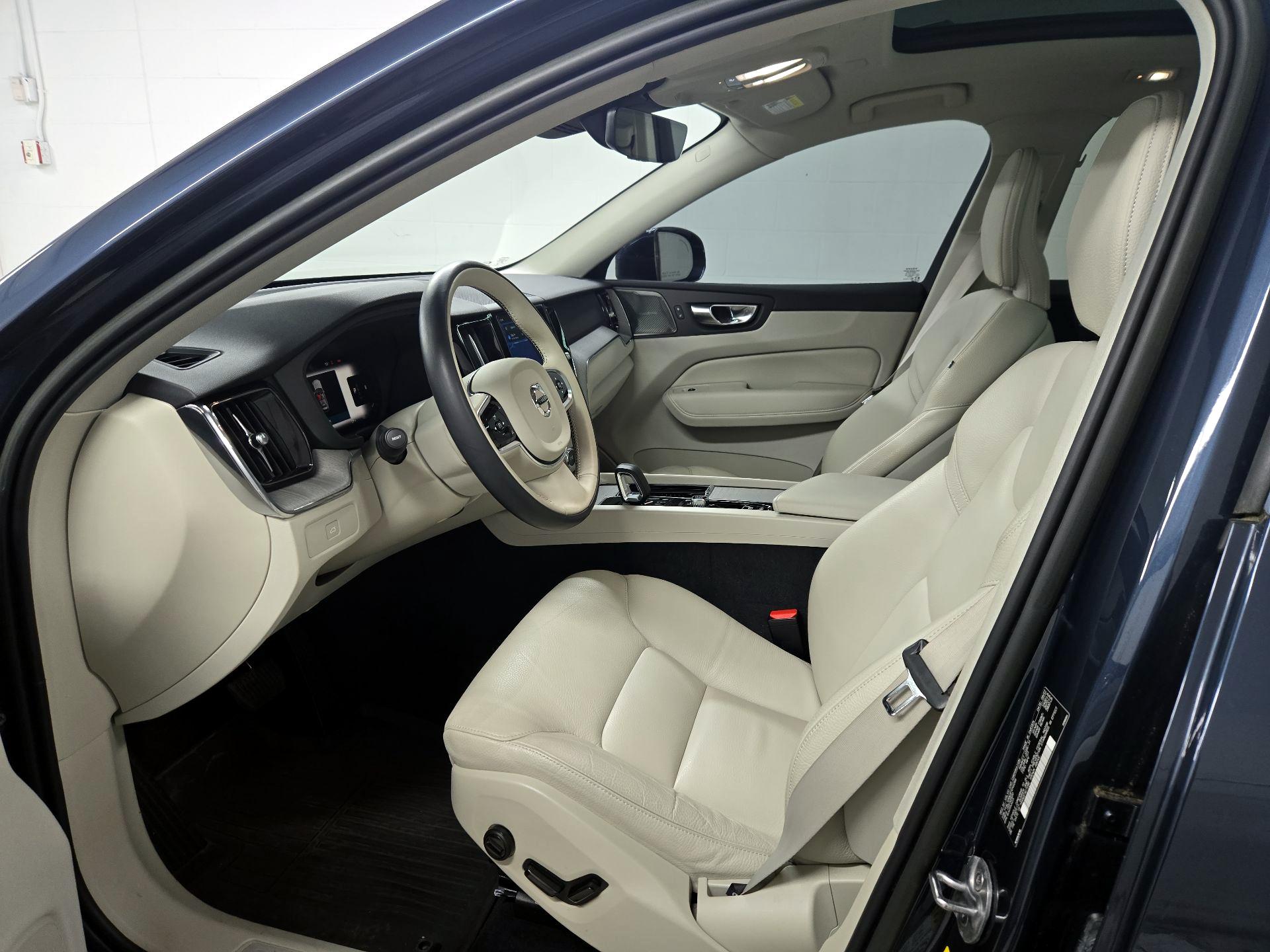 Thumbnail: 2023 Volvo XC60 - 11