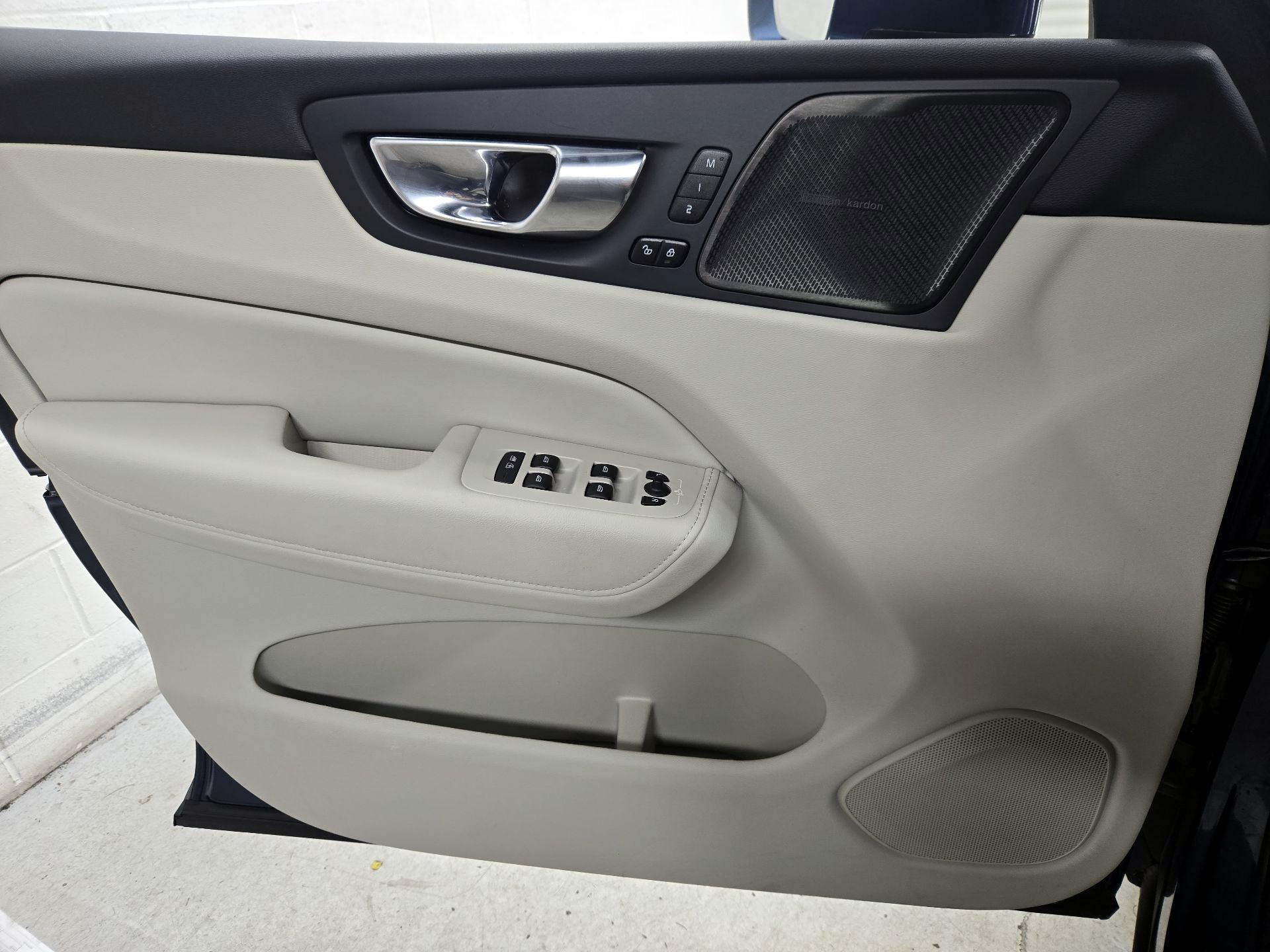 Thumbnail: 2023 Volvo XC60 - 12