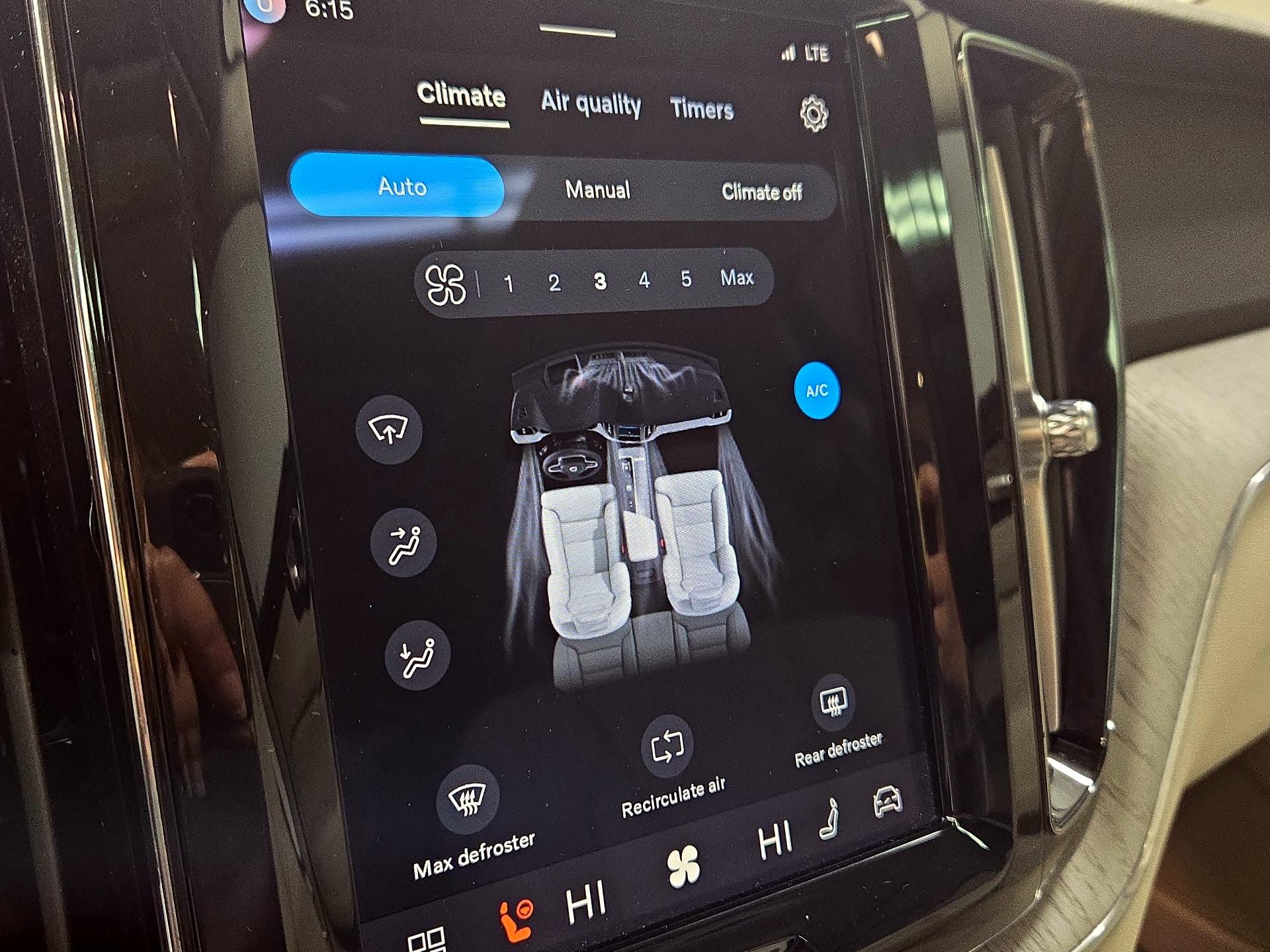 Thumbnail: 2023 Volvo XC60 - 16