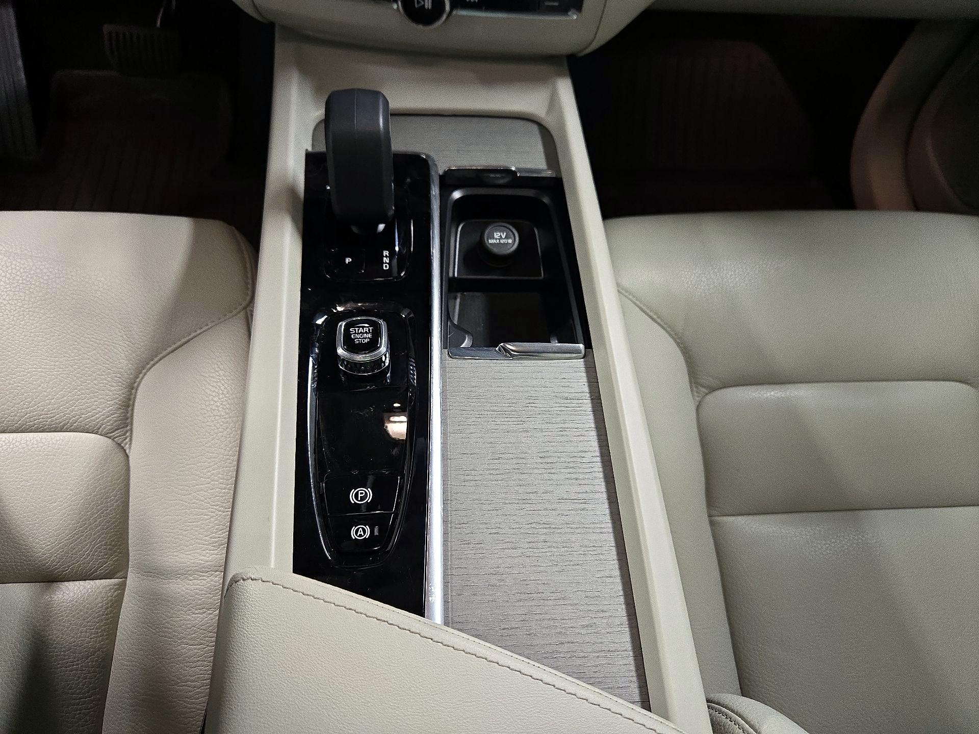 Thumbnail: 2023 Volvo XC60 - 17