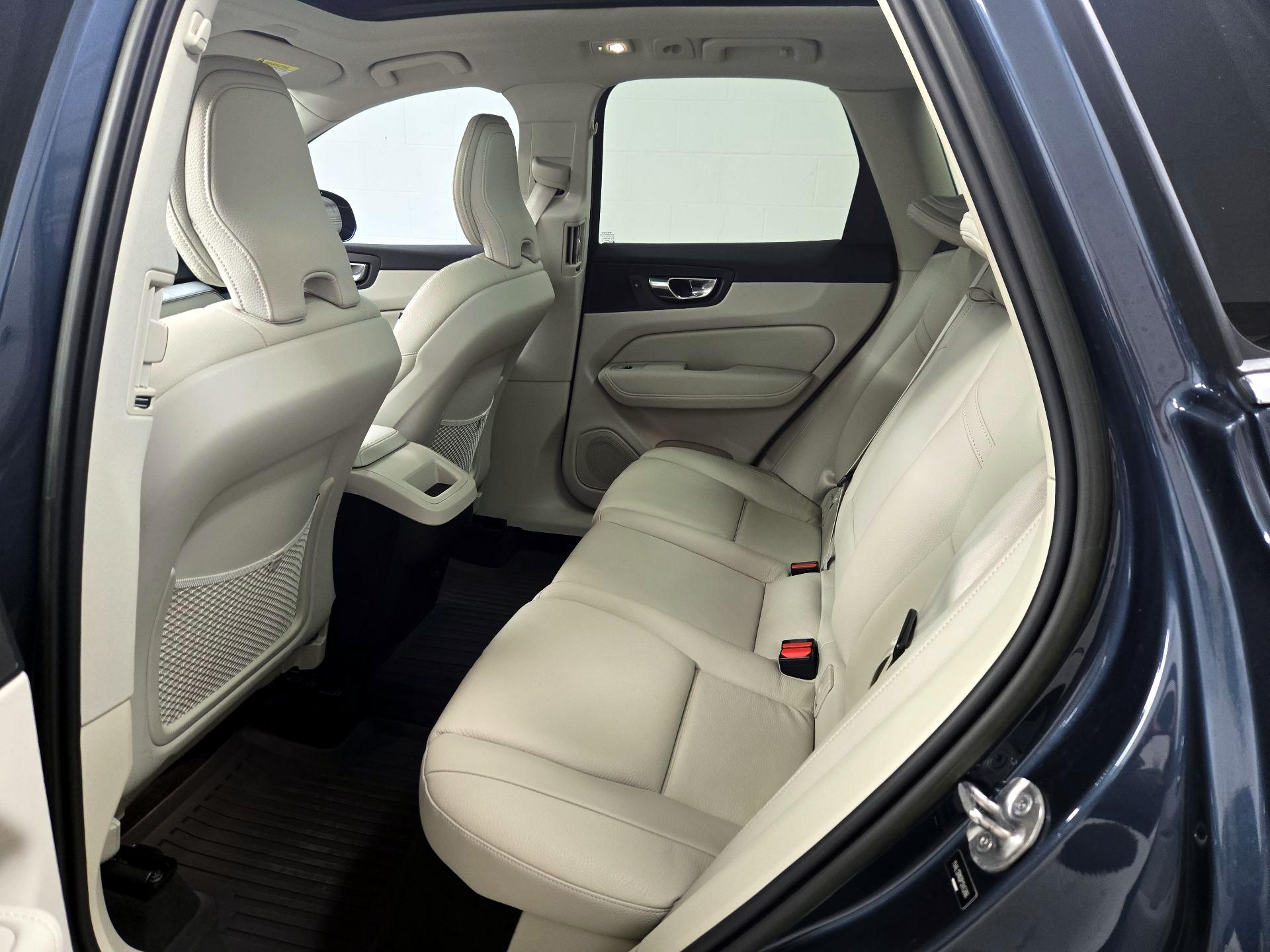 Thumbnail: 2023 Volvo XC60 - 20