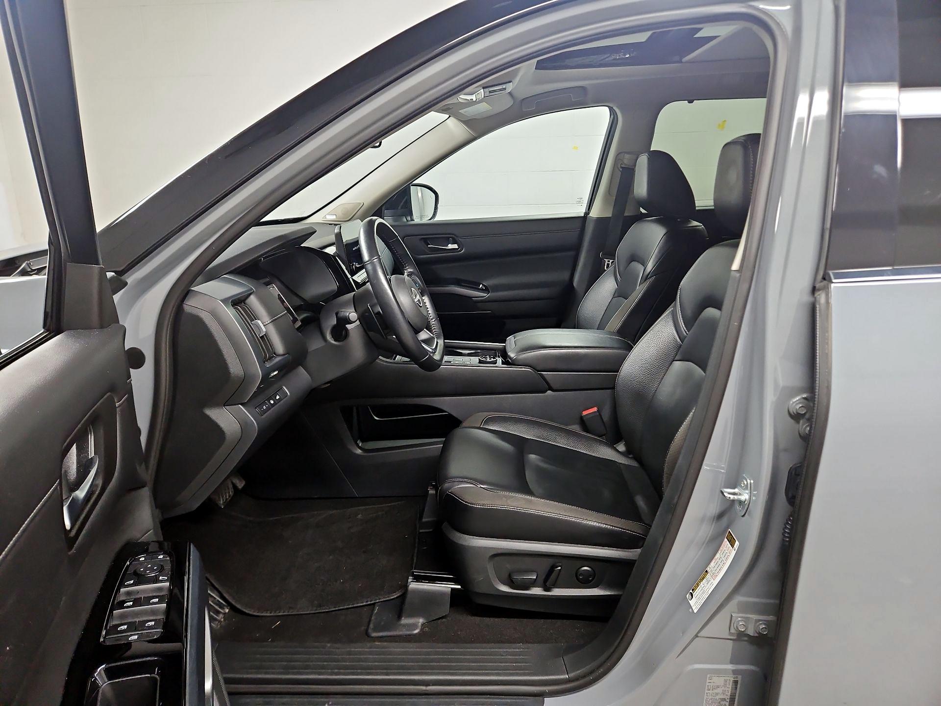 Thumbnail: 2023 Nissan Pathfinder - 11