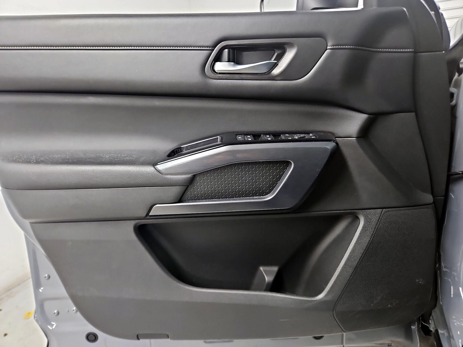 Thumbnail: 2023 Nissan Pathfinder - 12