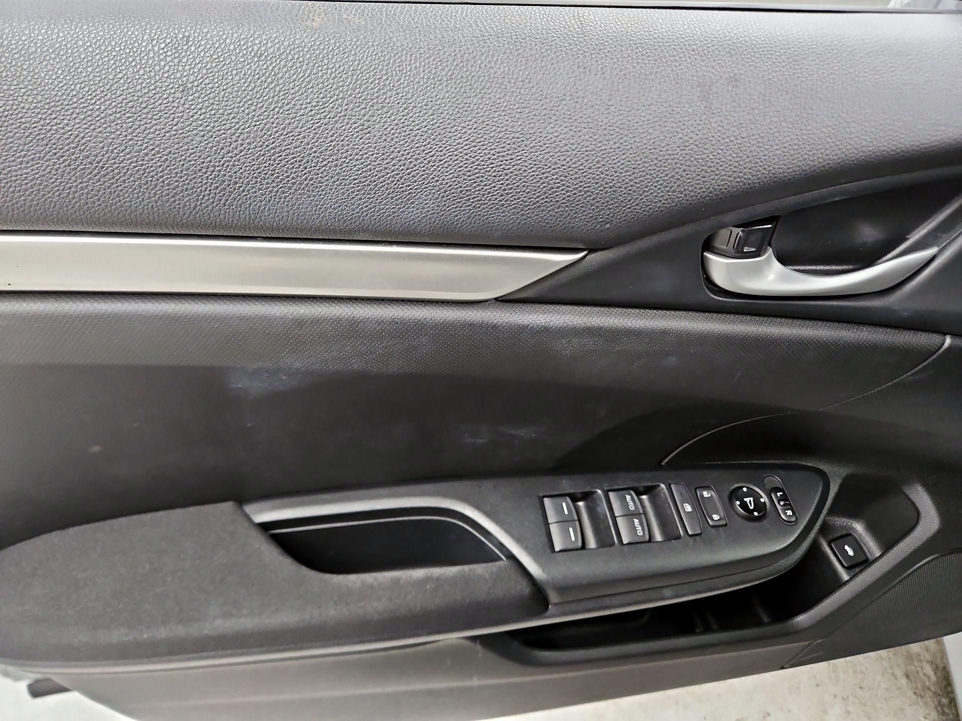 Thumbnail: 2016 Honda Civic - 12