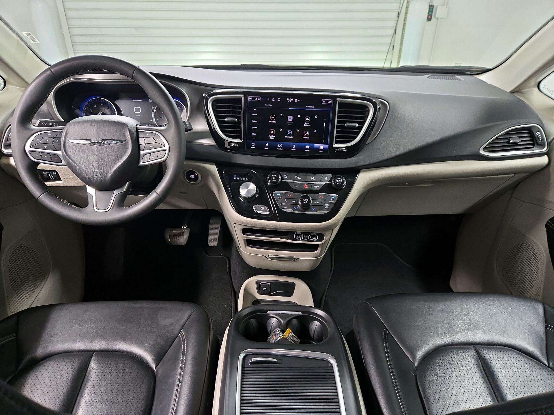 Thumbnail: 2023 Chrysler Pacifica - 9