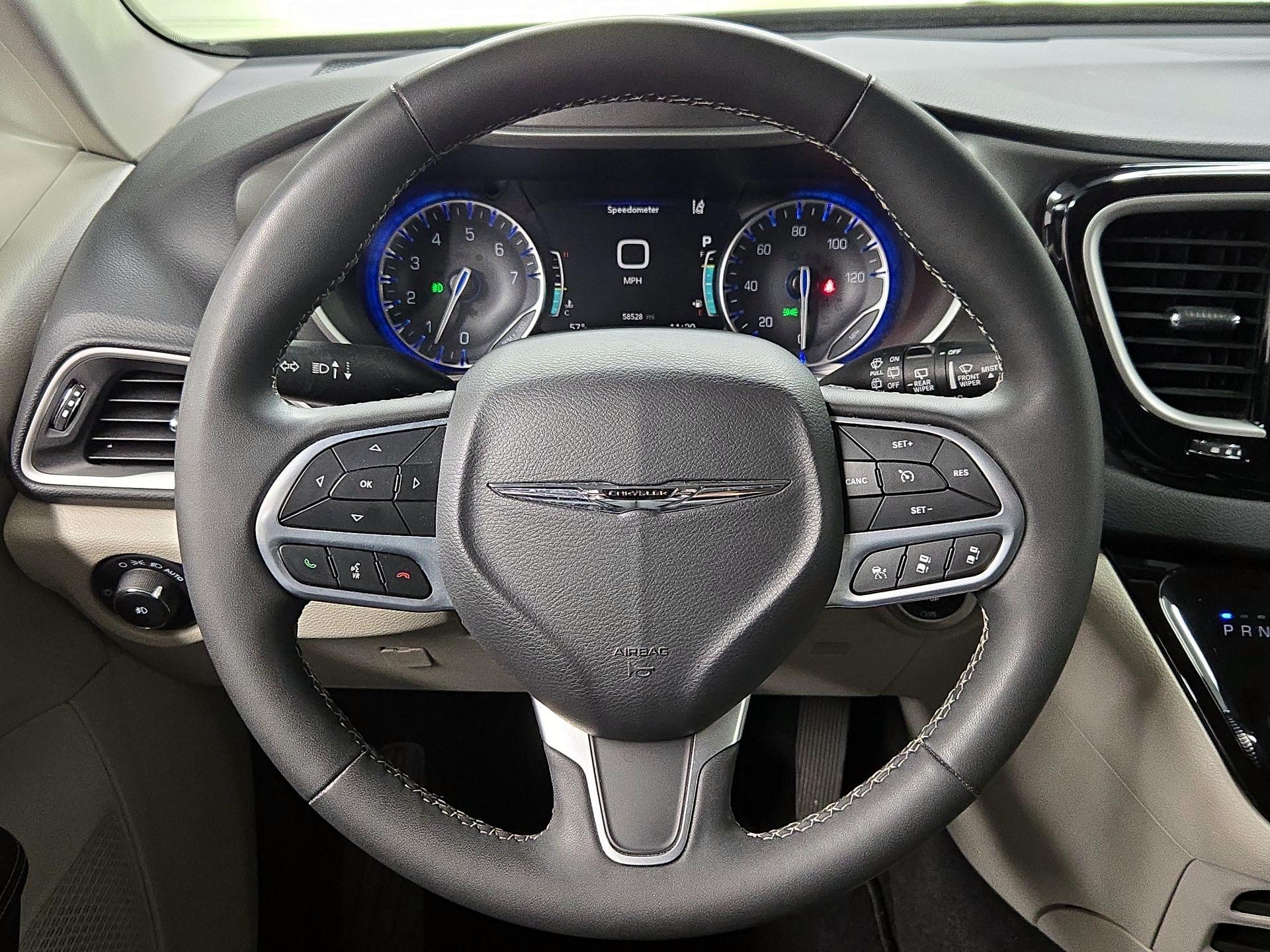 Thumbnail: 2023 Chrysler Pacifica - 10