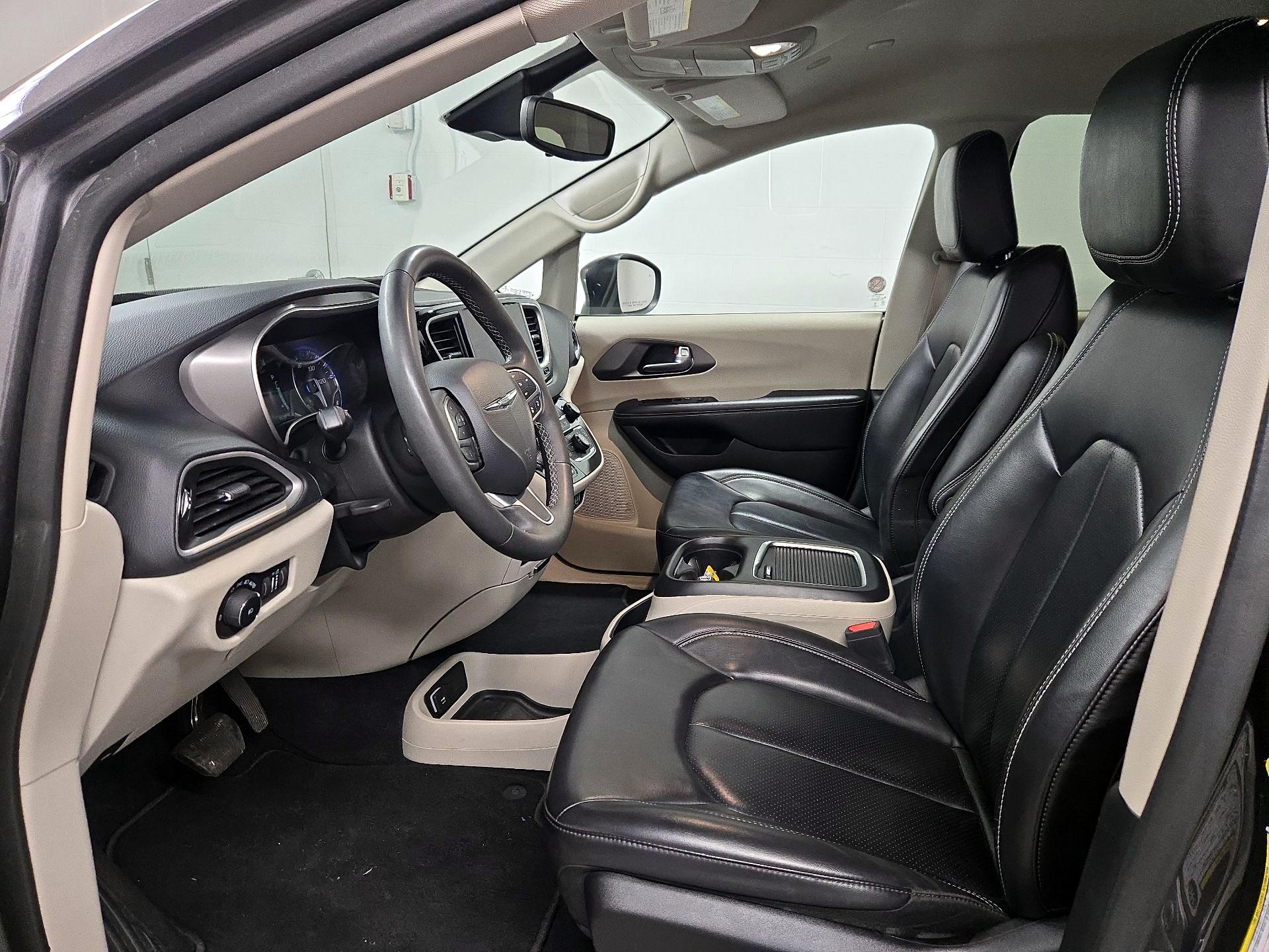 Thumbnail: 2023 Chrysler Pacifica - 11