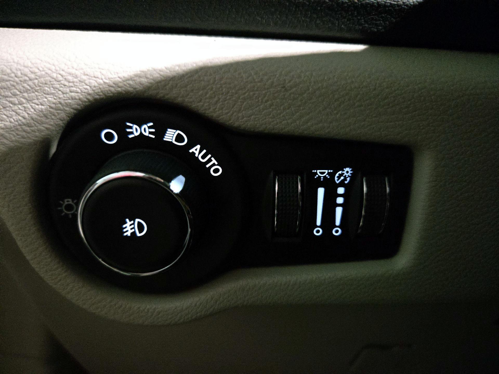 Thumbnail: 2023 Chrysler Pacifica - 13