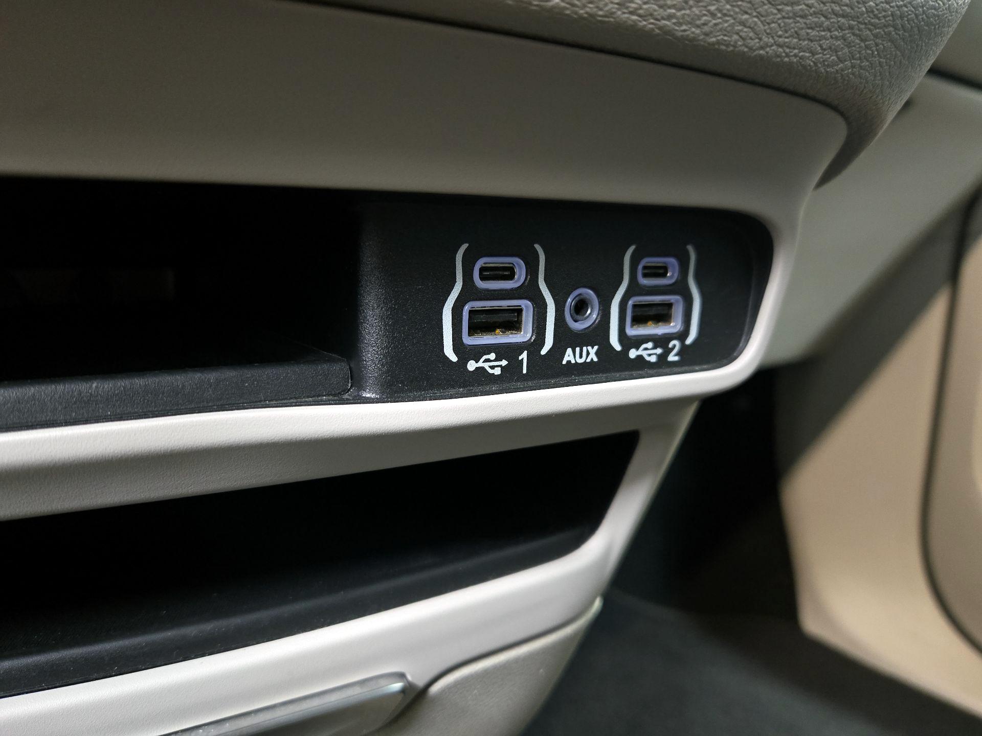 Thumbnail: 2023 Chrysler Pacifica - 18