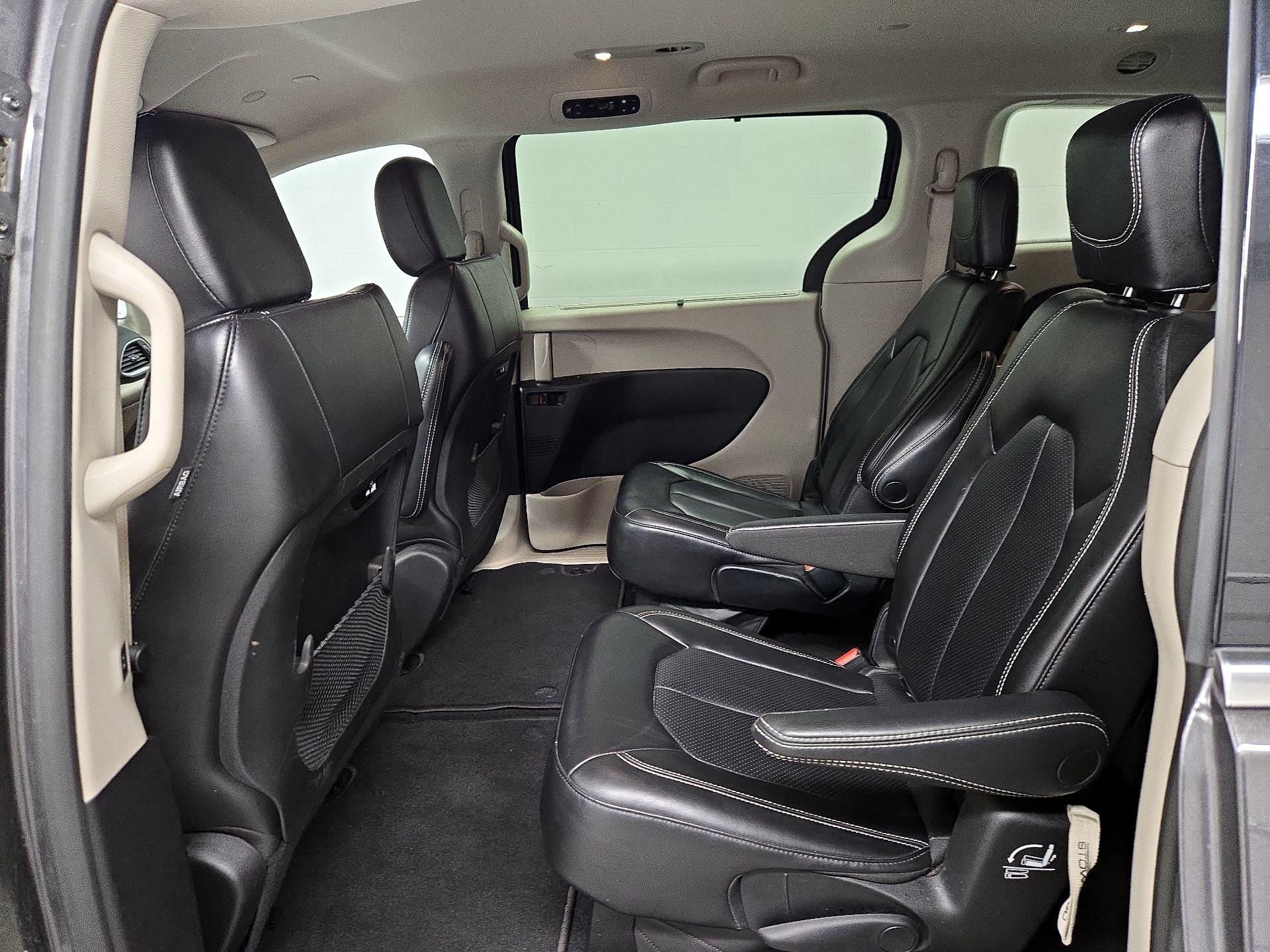 Thumbnail: 2023 Chrysler Pacifica - 19